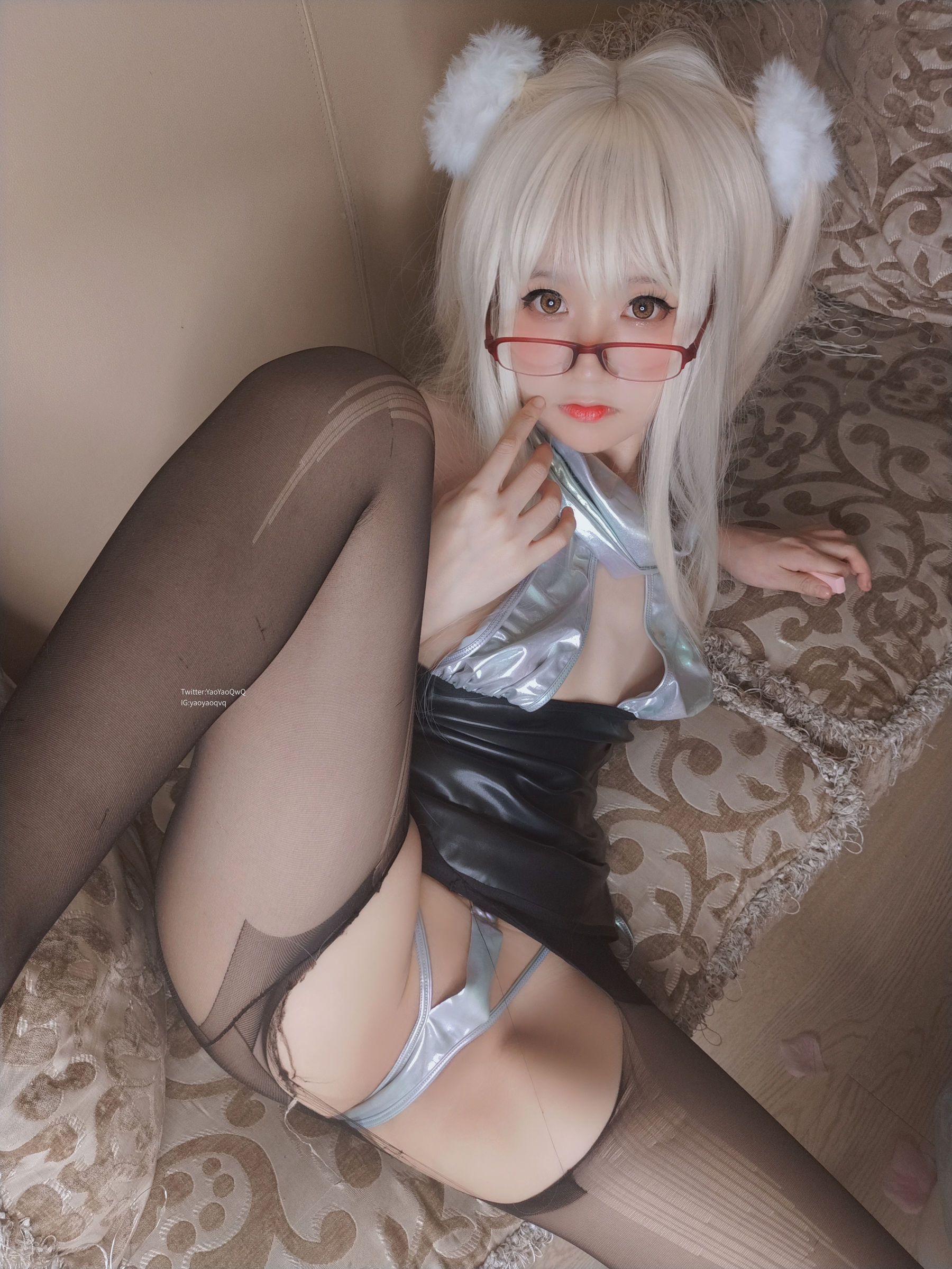 [网红COSER] 萌妹子Coser摇摇乐yoyo - 黑色长筒袜/(115P)