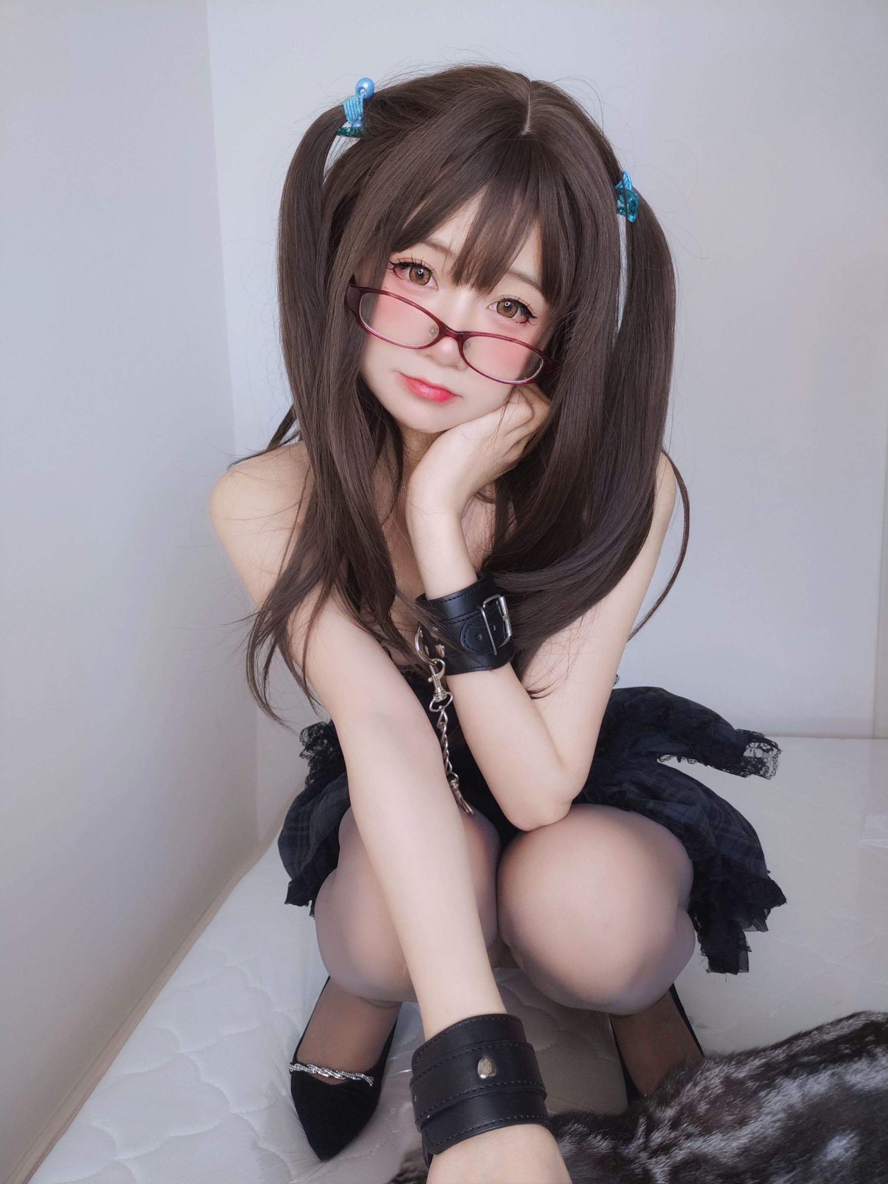 [网红COSER] 萌妹子Coser摇摇乐yoyo - 黑裙/(113P)