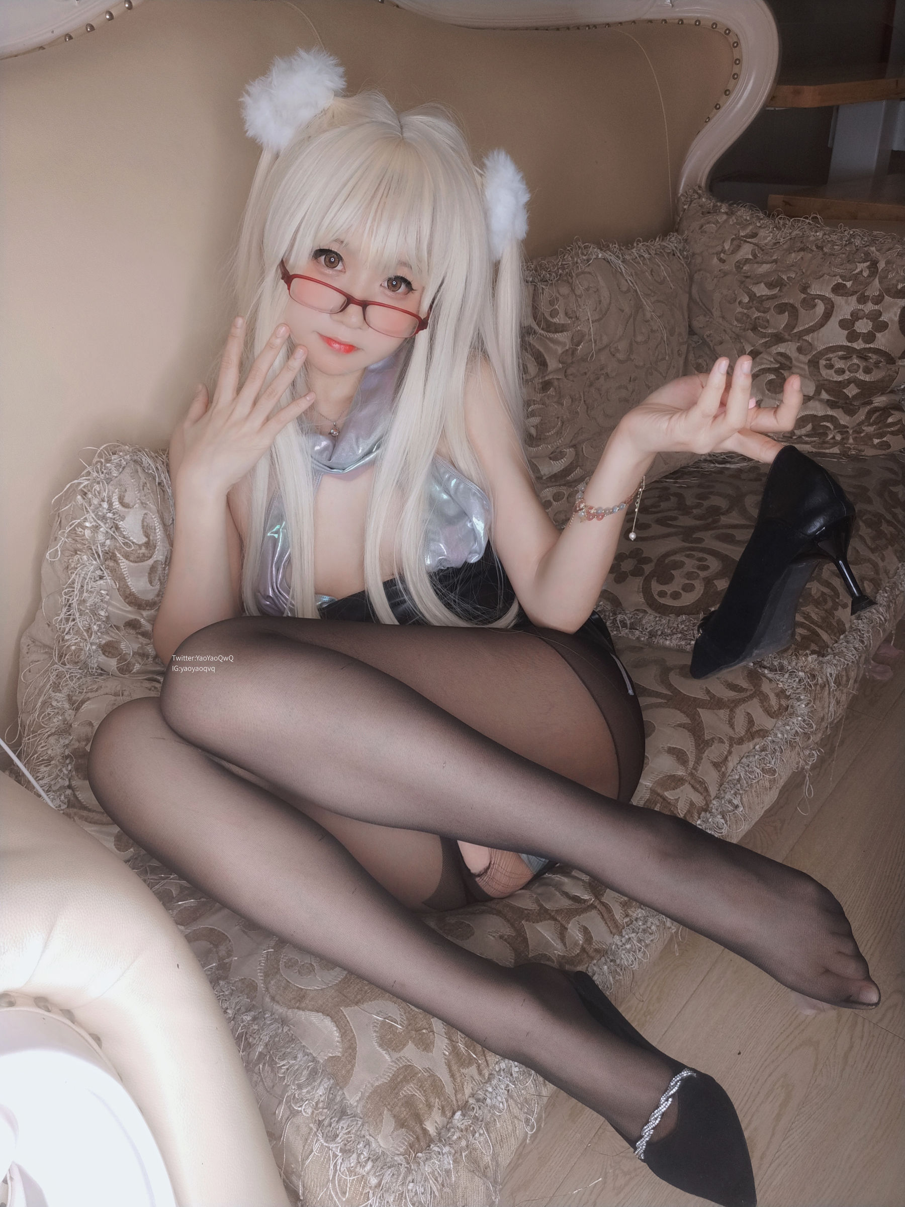 [网红COSER] 萌妹子Coser摇摇乐yoyo - 黑色长筒袜/(115P)