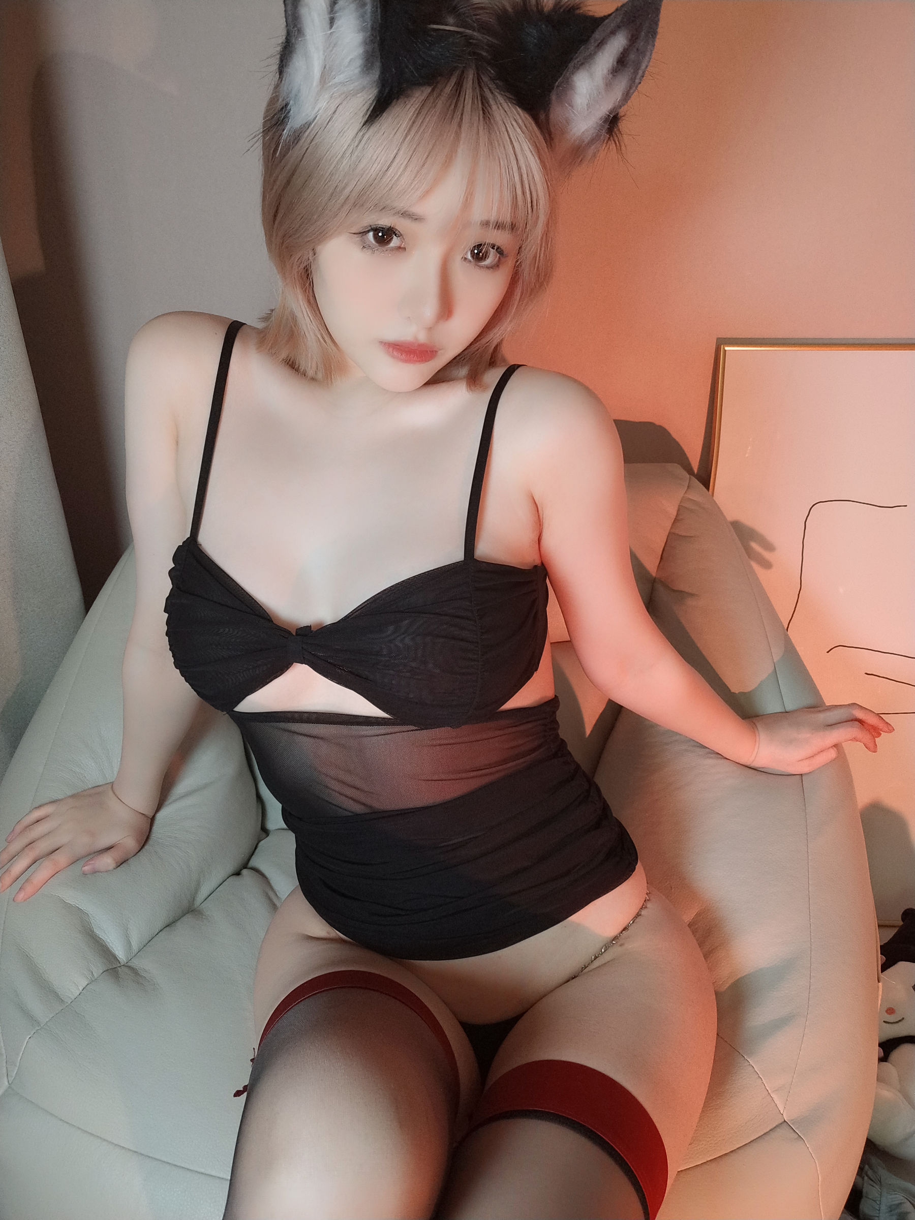 [网红COSER] 动漫博主雯妹 - 红边黑丝/(41P)