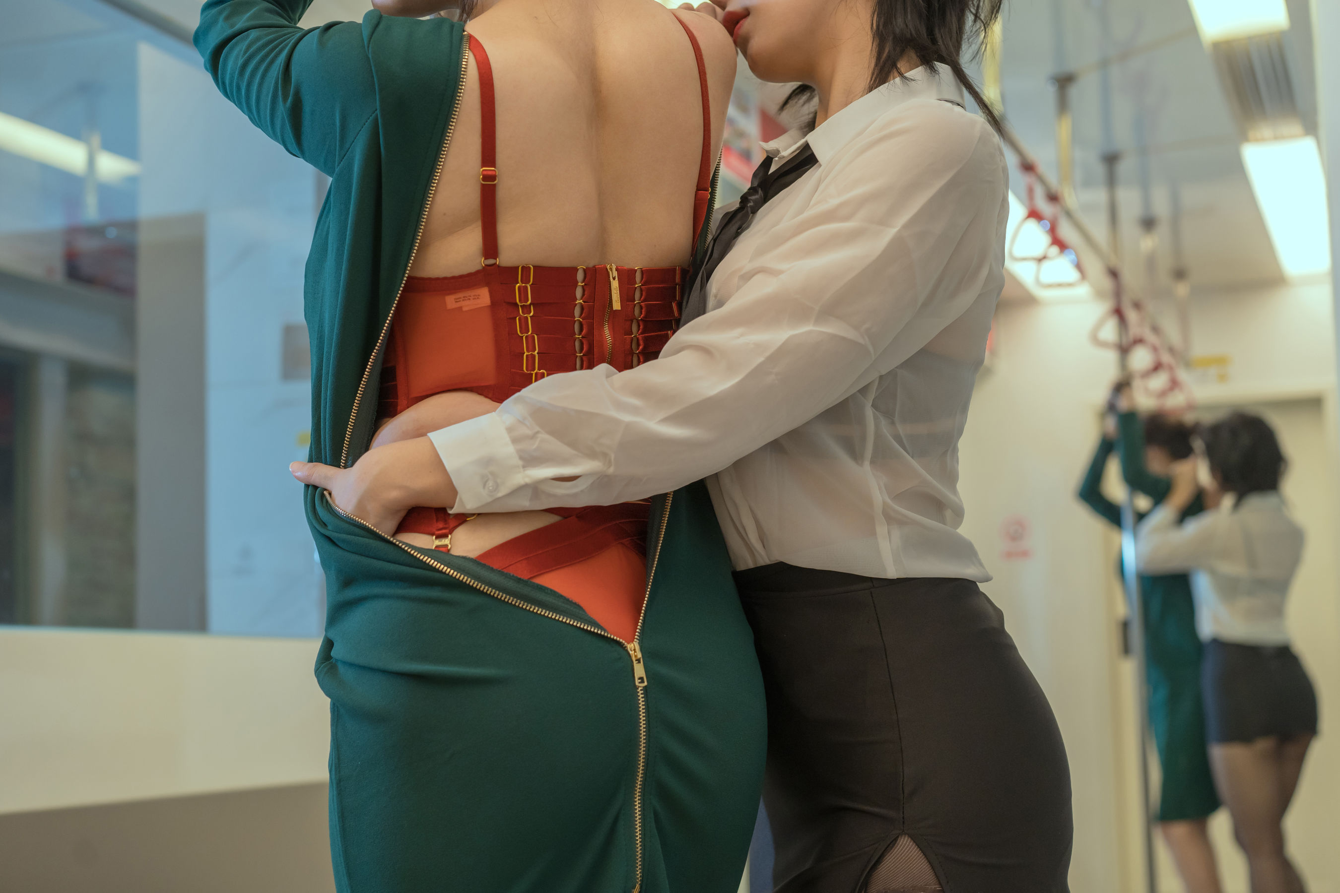 [网红COSER] 秋和柯基(夏小秋秋秋) - 电车/(80P)