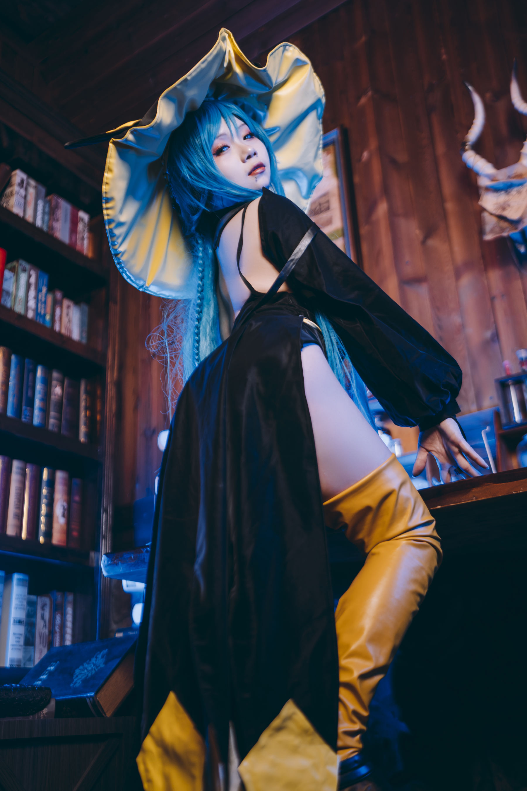 [网红COSER] 末夜787 - 黄棚树城/(25P)