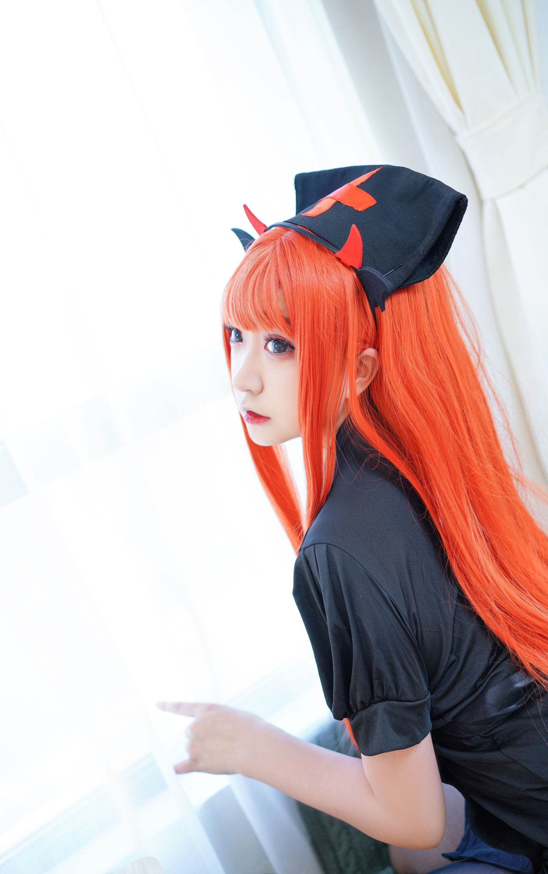 [网红COSER] 动漫博主恩田直幸 - 橘色黑护士/(56P)