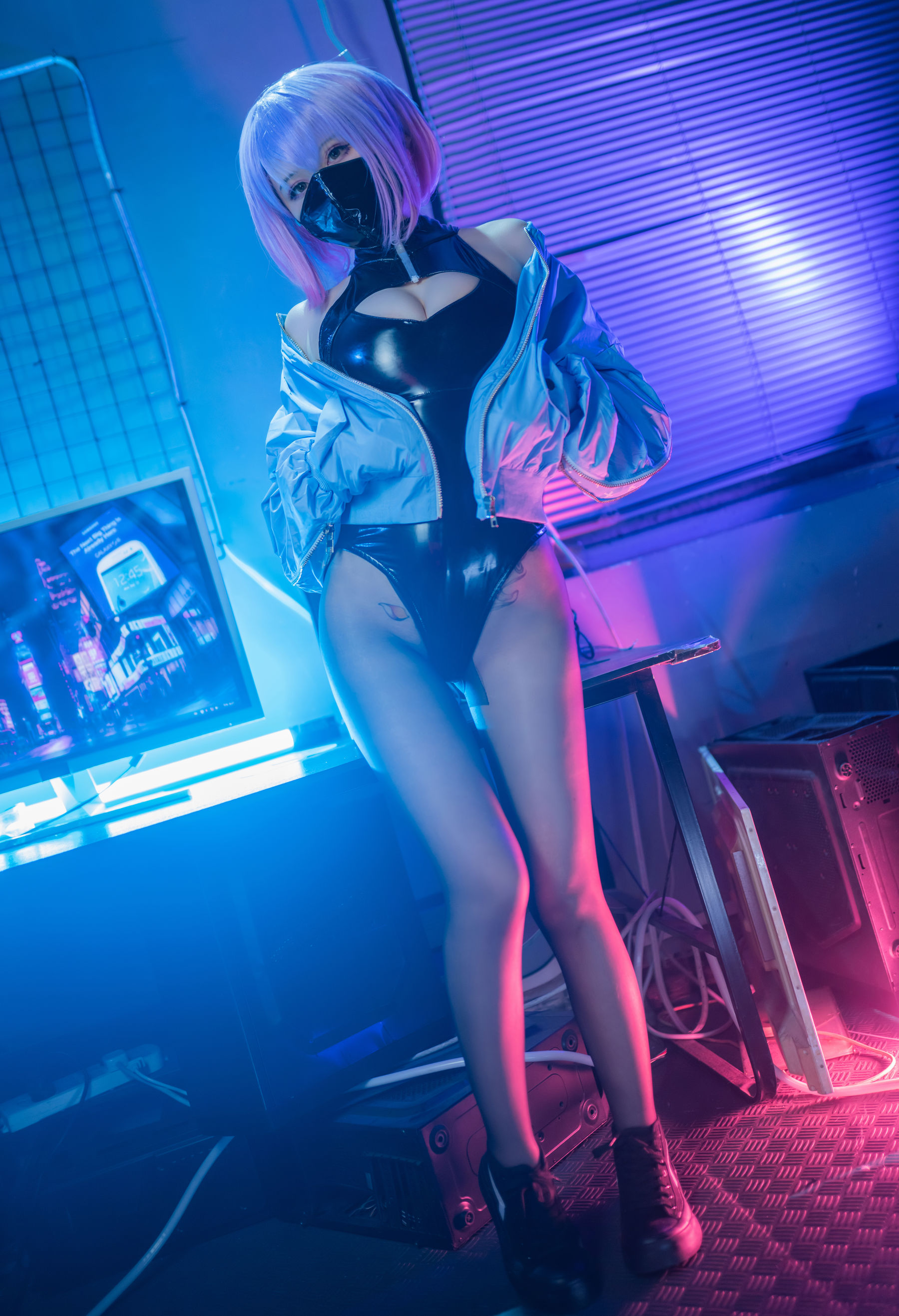 [网红COSER] 蜜蜜子Kimmie - Luna胶衣/(17P)