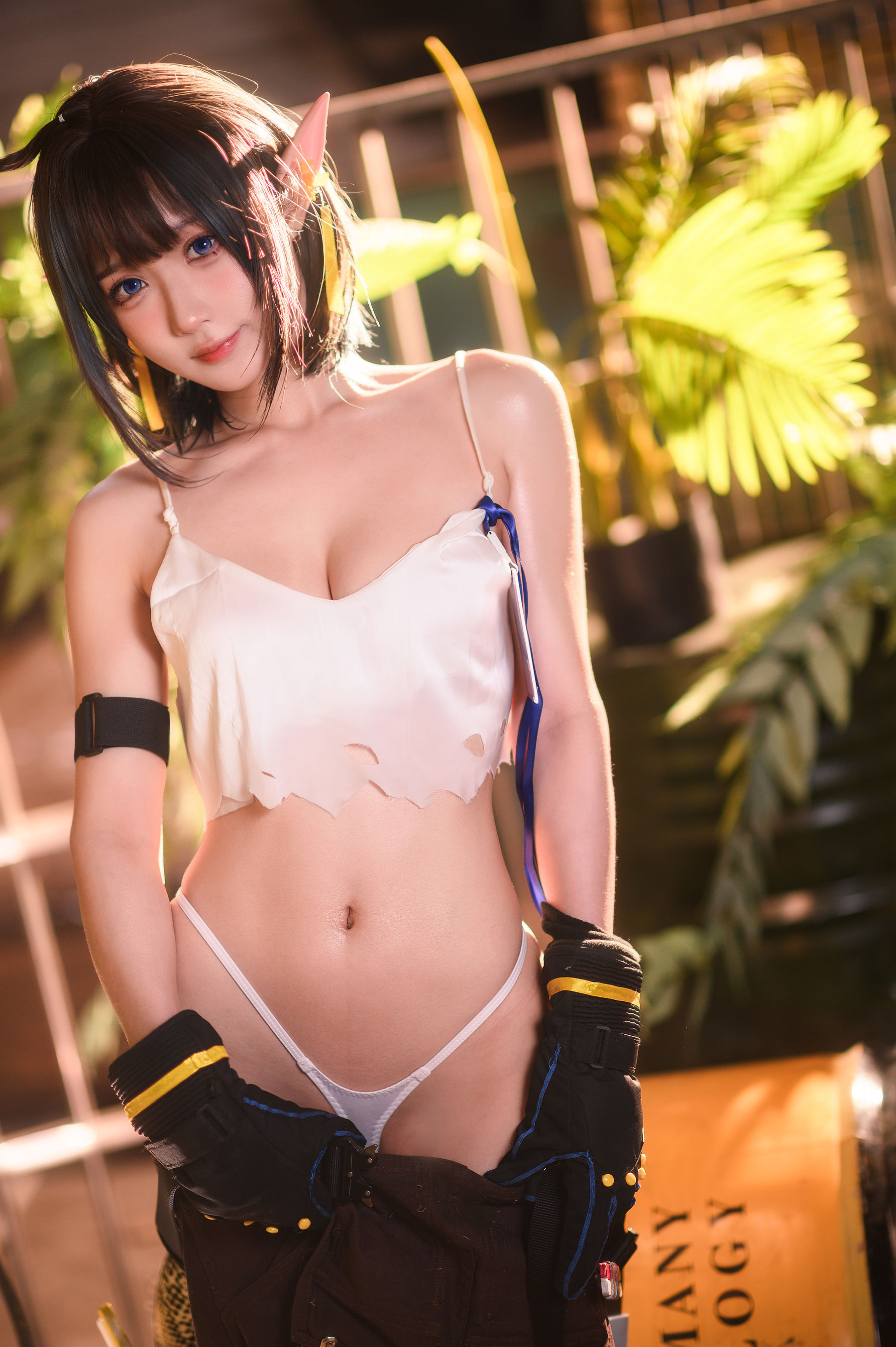 [网红COSER] 动漫博主阿包也是兔娘 - 明日方舟 森蚺/(33P)