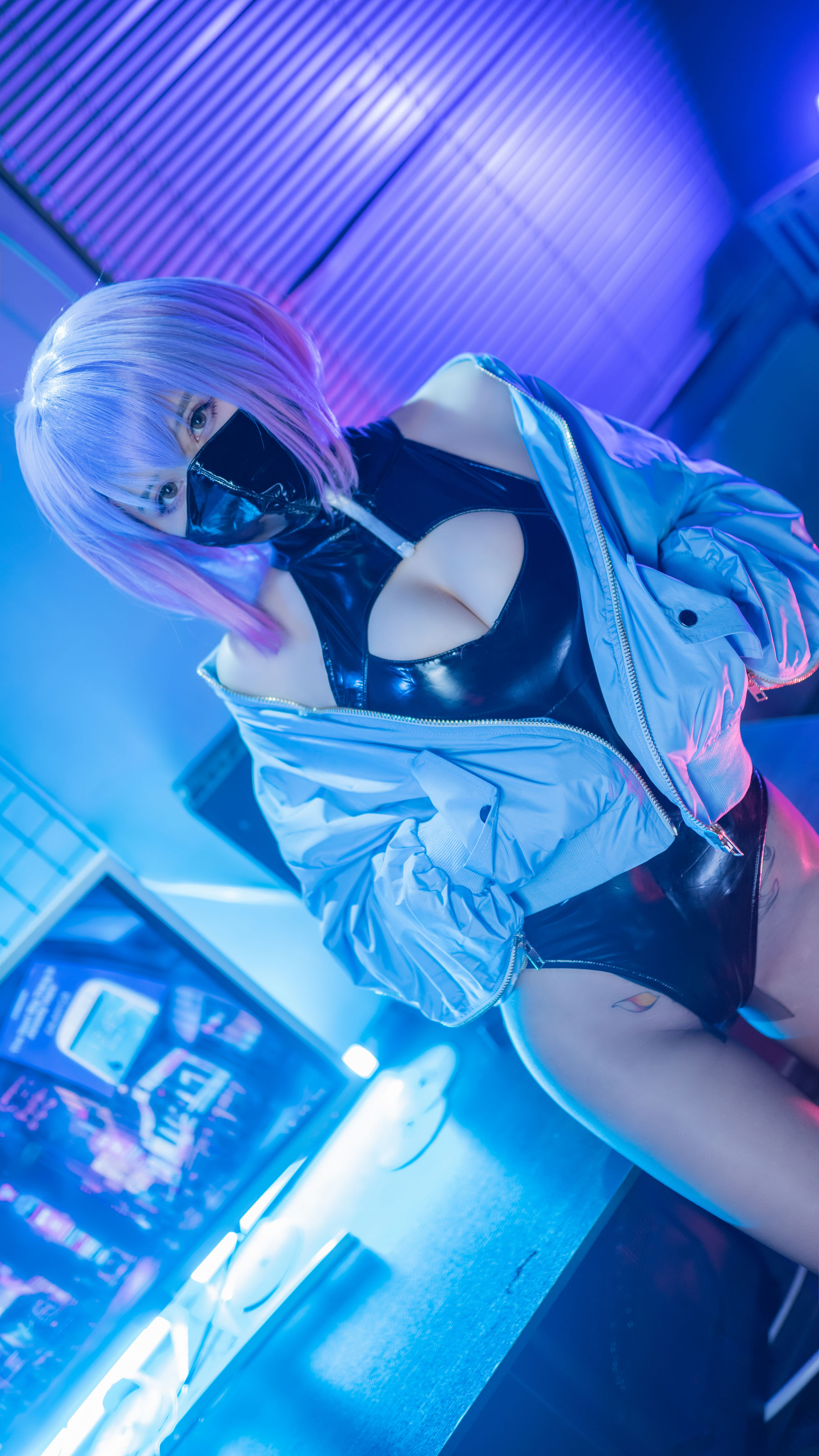 [网红COSER] 蜜蜜子Kimmie - Luna胶衣/(17P)