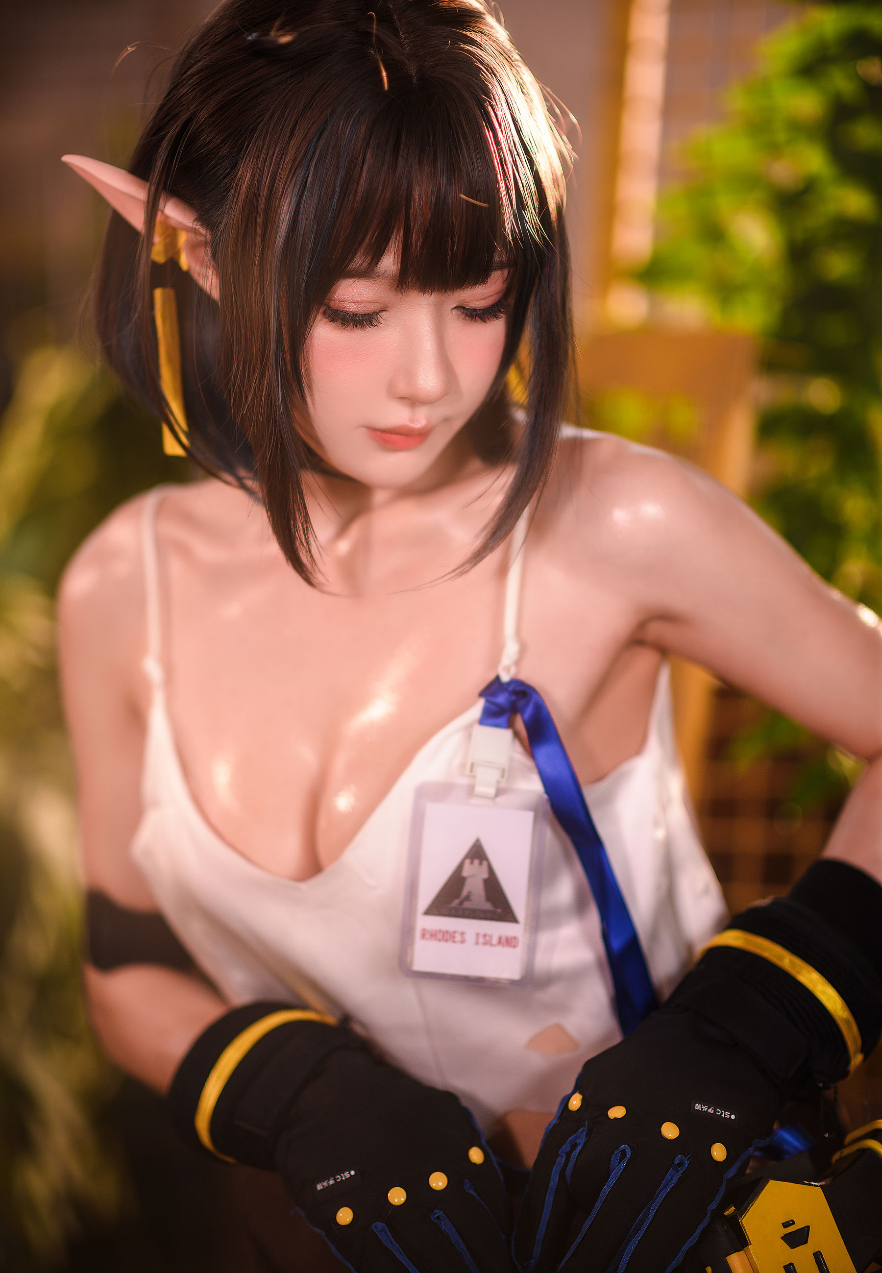 [网红COSER] 动漫博主阿包也是兔娘 - 明日方舟 森蚺/(33P)