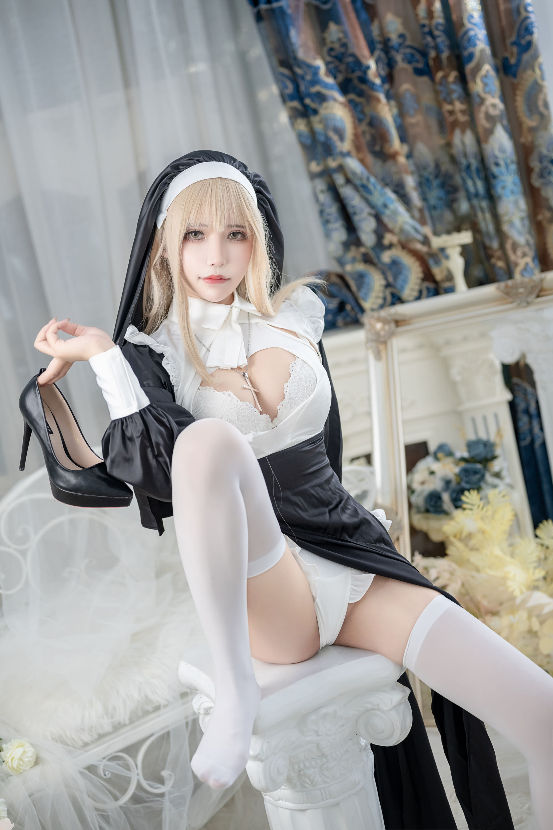 [网红COSER] 二次元妹子抱走莫子aa - 生日特辑 修女/(74P)