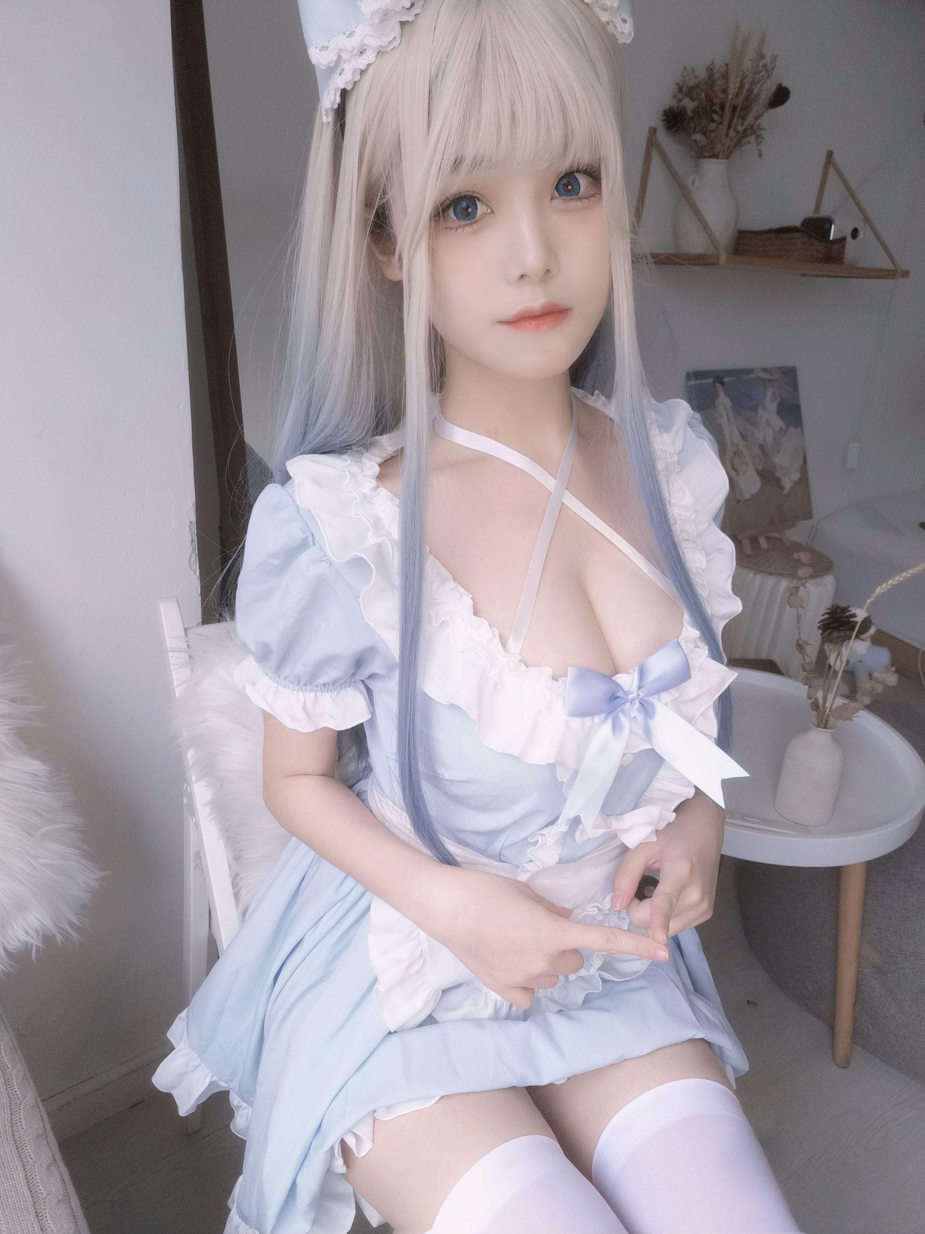 [网红COSER] 萌系小姐姐蜜汁猫裘 - 蓝女仆/(27P)