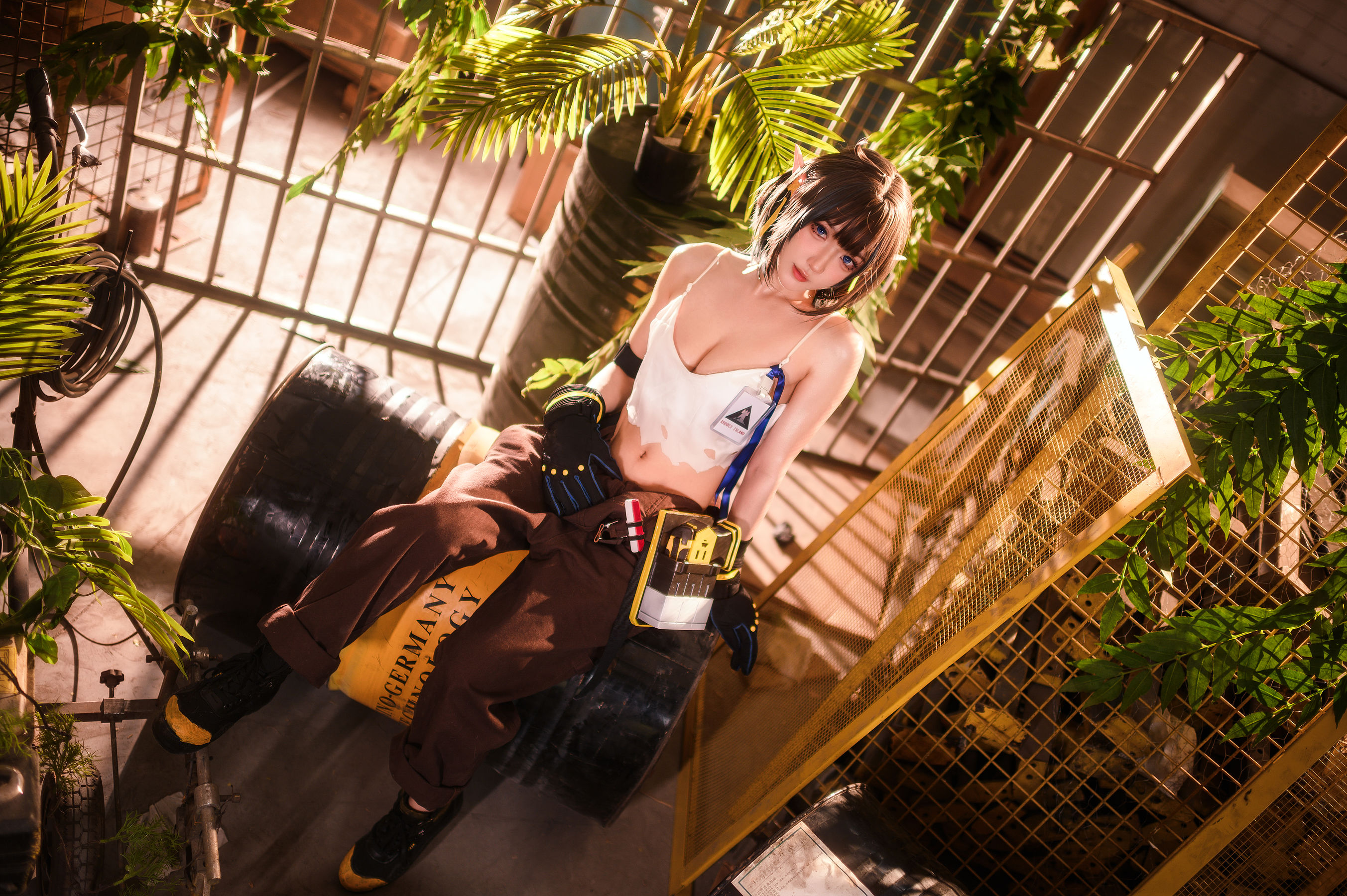 [网红COSER] 动漫博主阿包也是兔娘 - 明日方舟 森蚺/(33P)