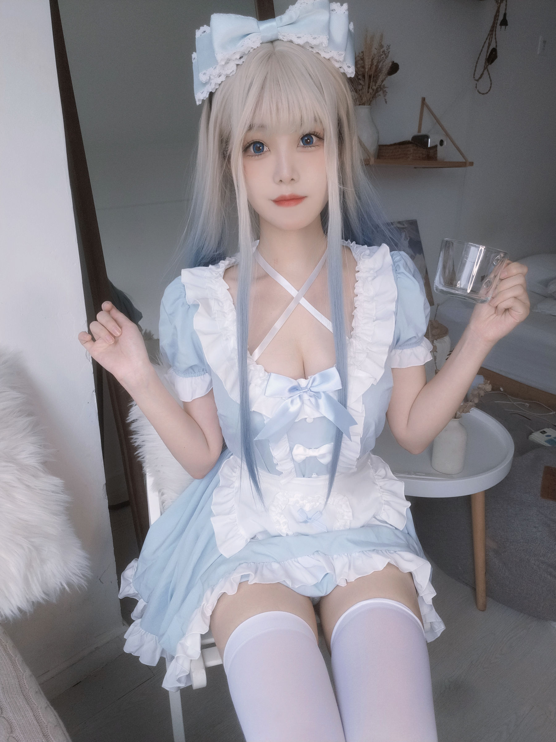 [网红COSER] 萌系小姐姐蜜汁猫裘 - 蓝女仆/(27P)