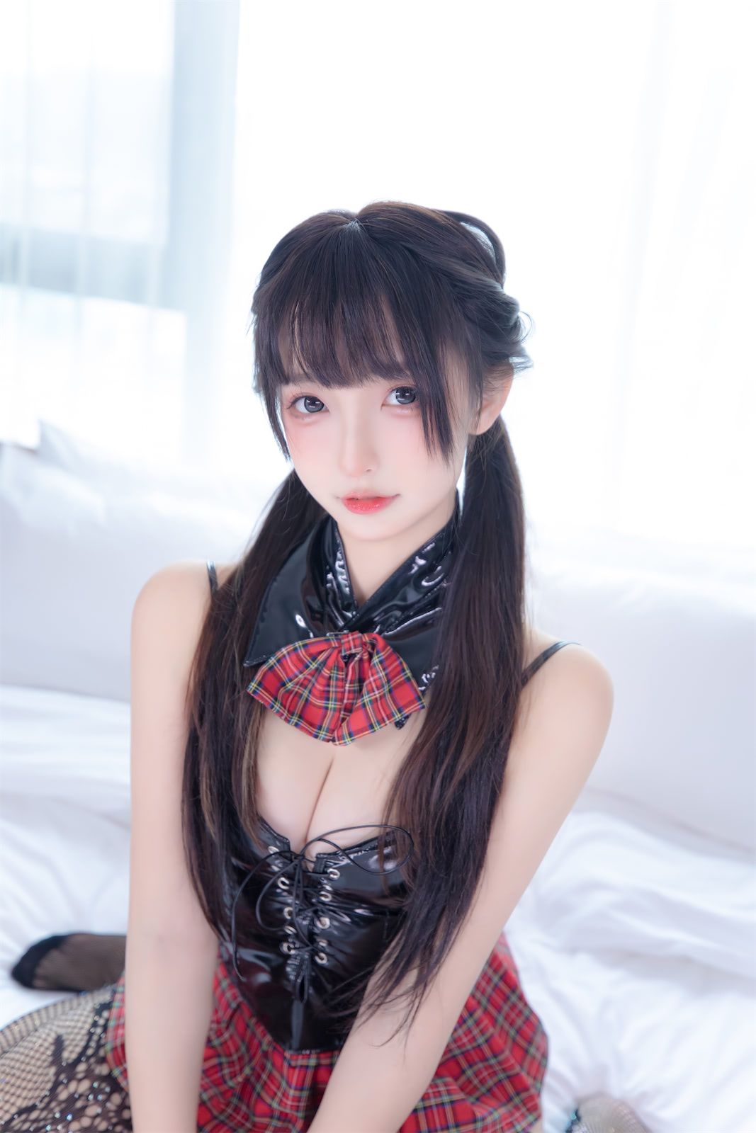 [网红COSER] 萝莉神楽板真冬之叛逆人偶/(75P)