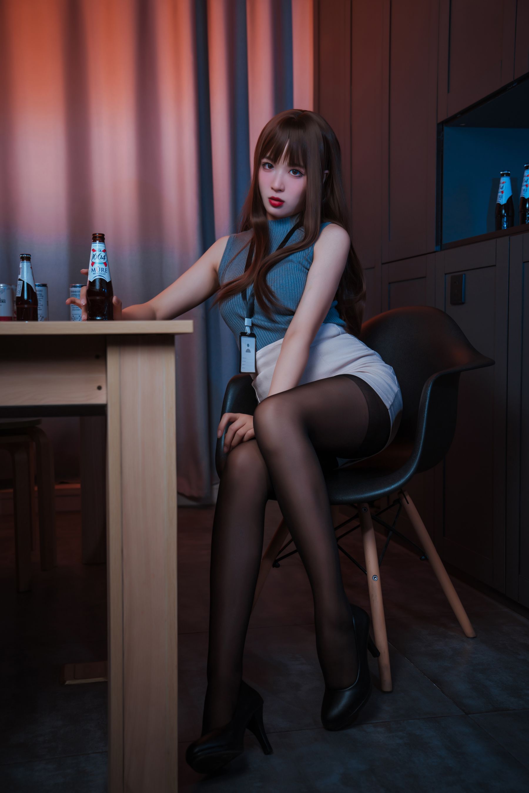 [网红COSER] 轩萧学姐 - 微醺喝醉了OL/(57P)