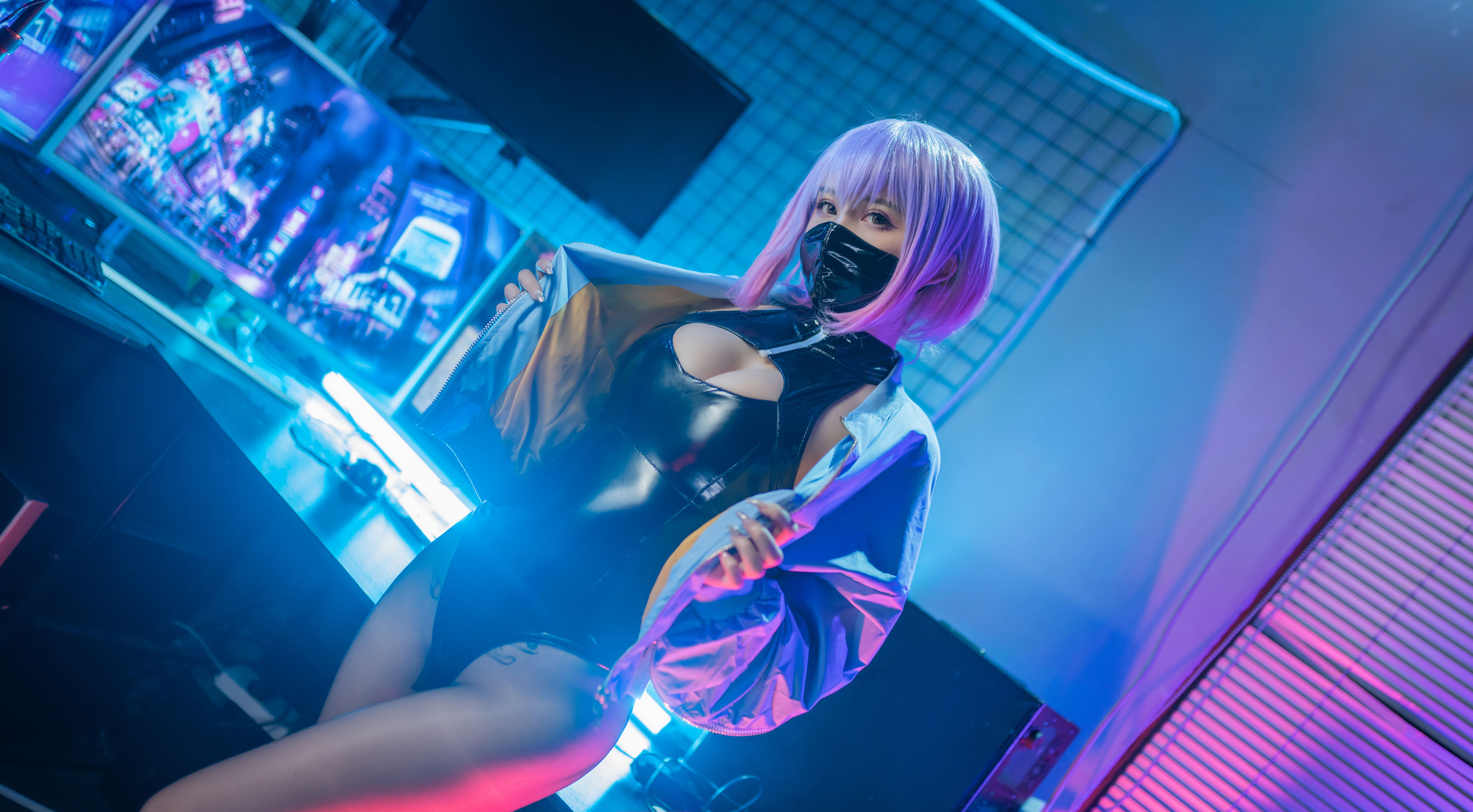 [网红COSER] 蜜蜜子Kimmie - Luna胶衣/(17P)