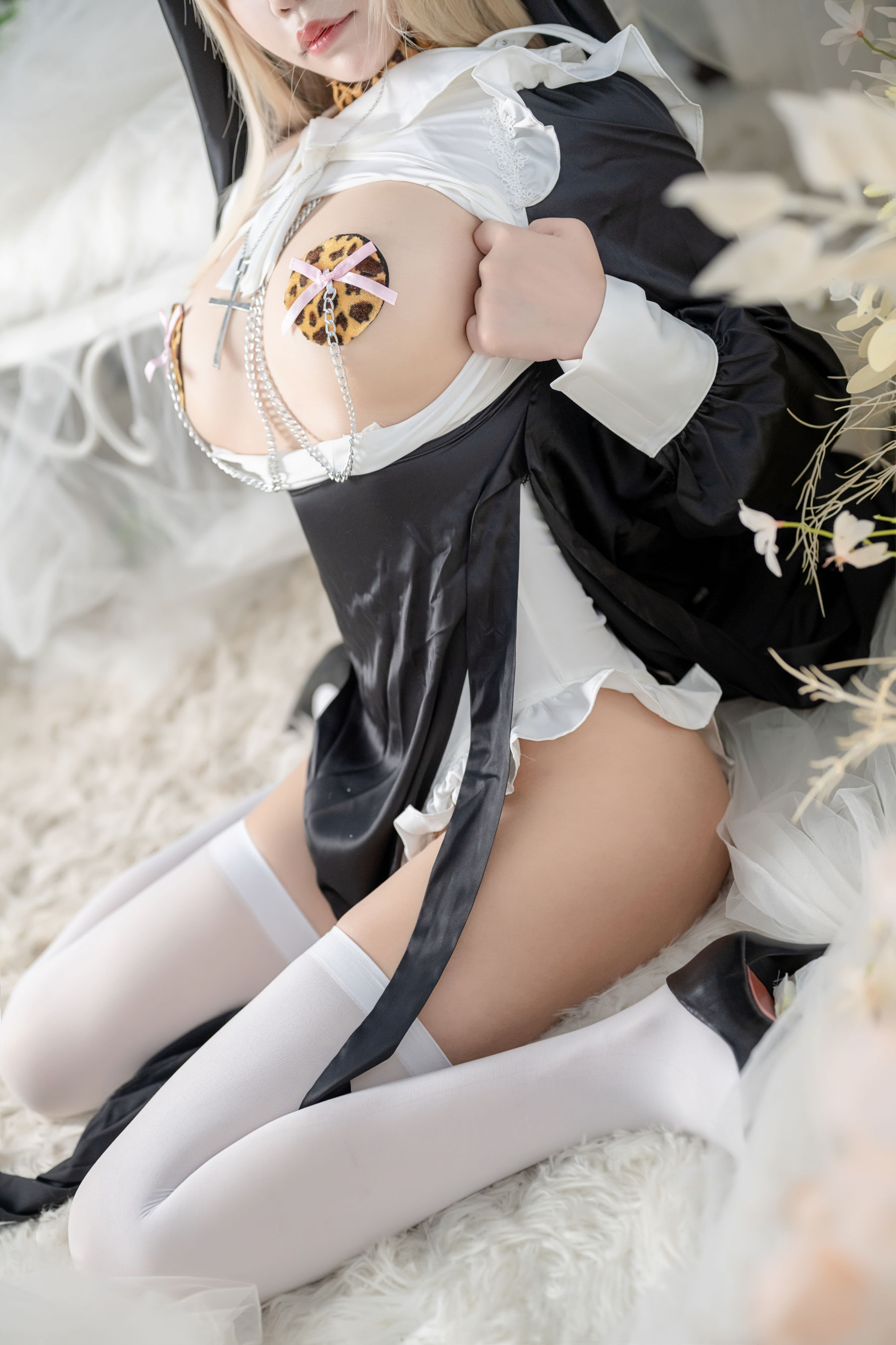 [网红COSER] 二次元妹子抱走莫子aa - 生日特辑 修女/(74P)