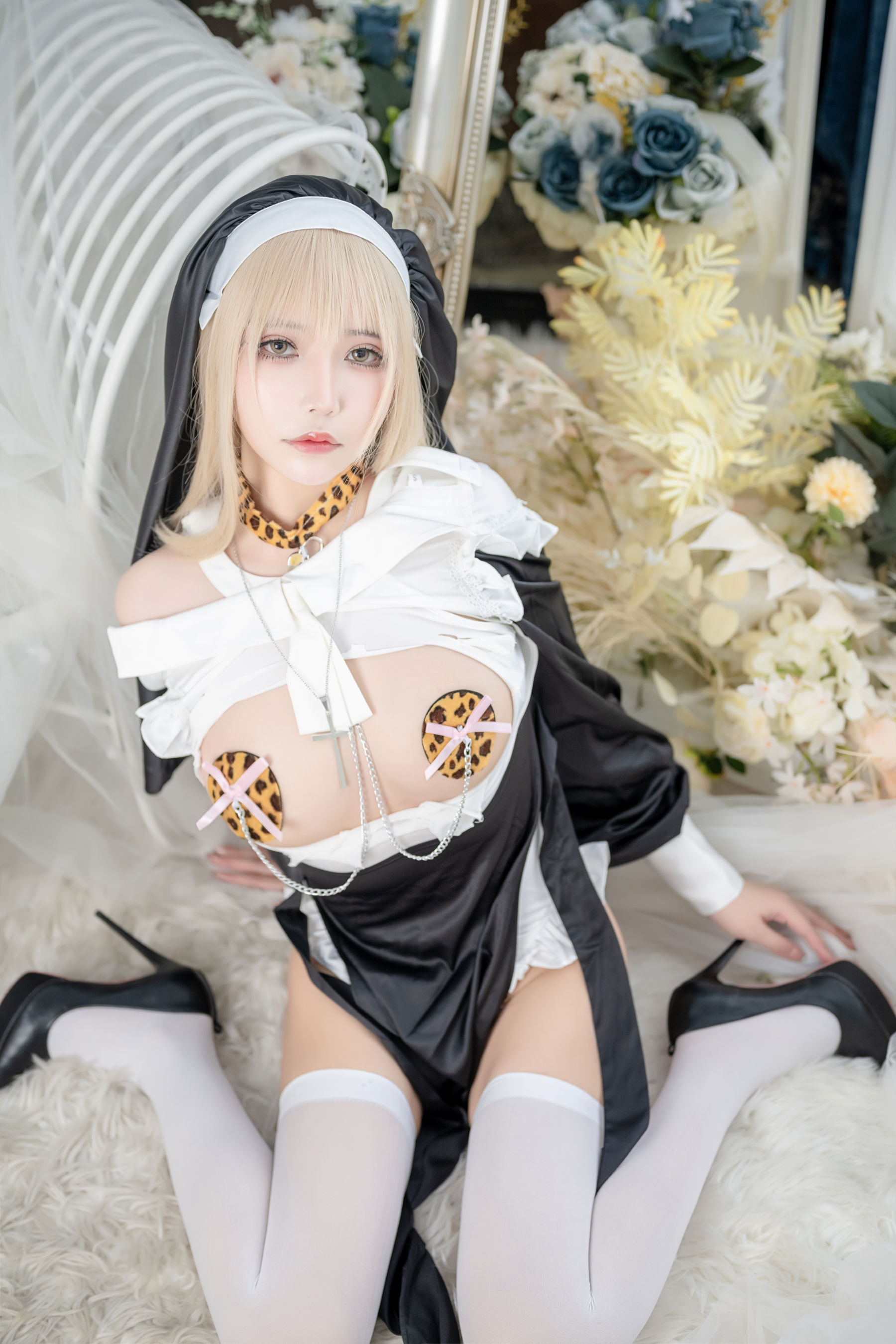 [网红COSER] 二次元妹子抱走莫子aa - 生日特辑 修女/(74P)