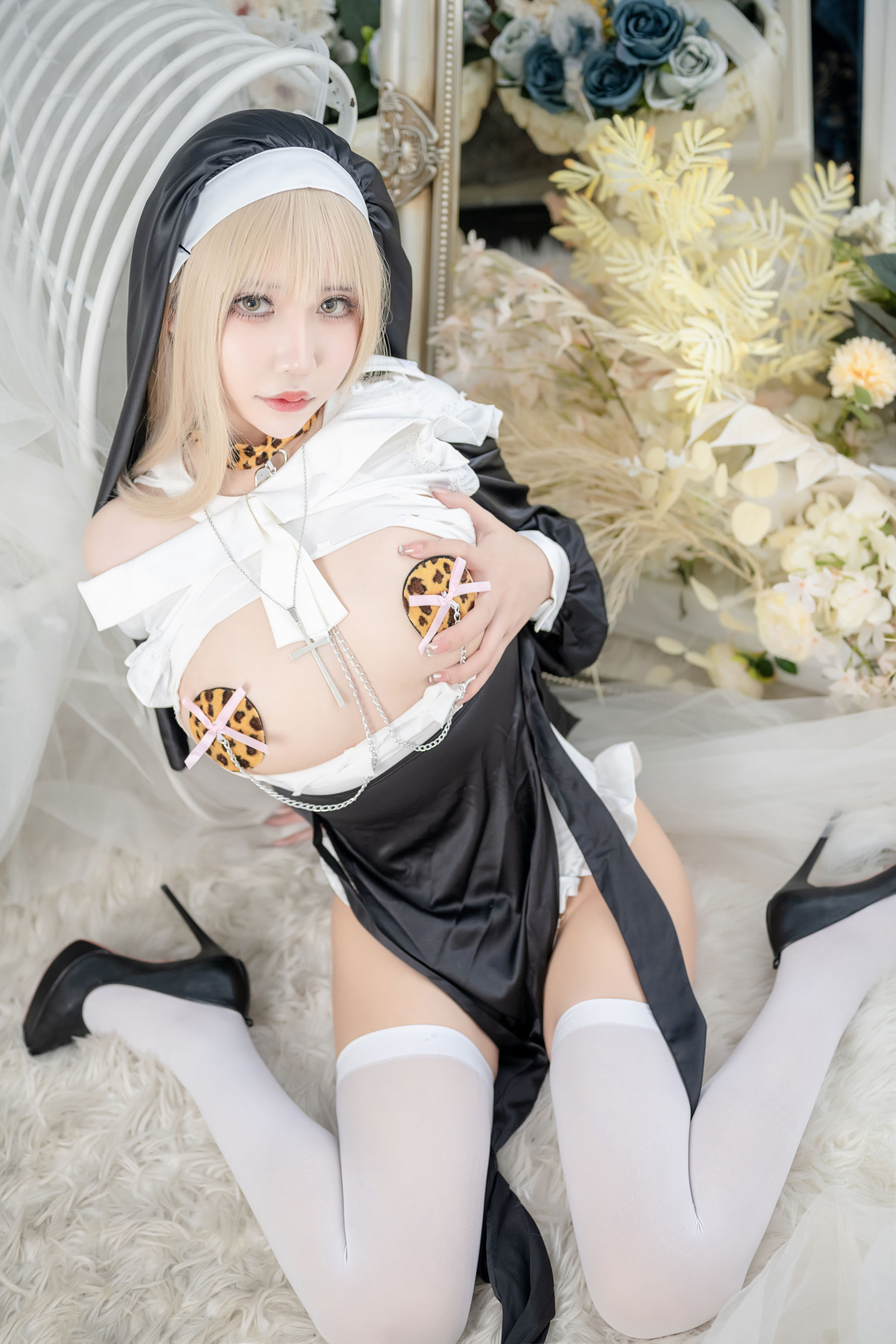 [网红COSER] 二次元妹子抱走莫子aa - 生日特辑 修女/(74P)