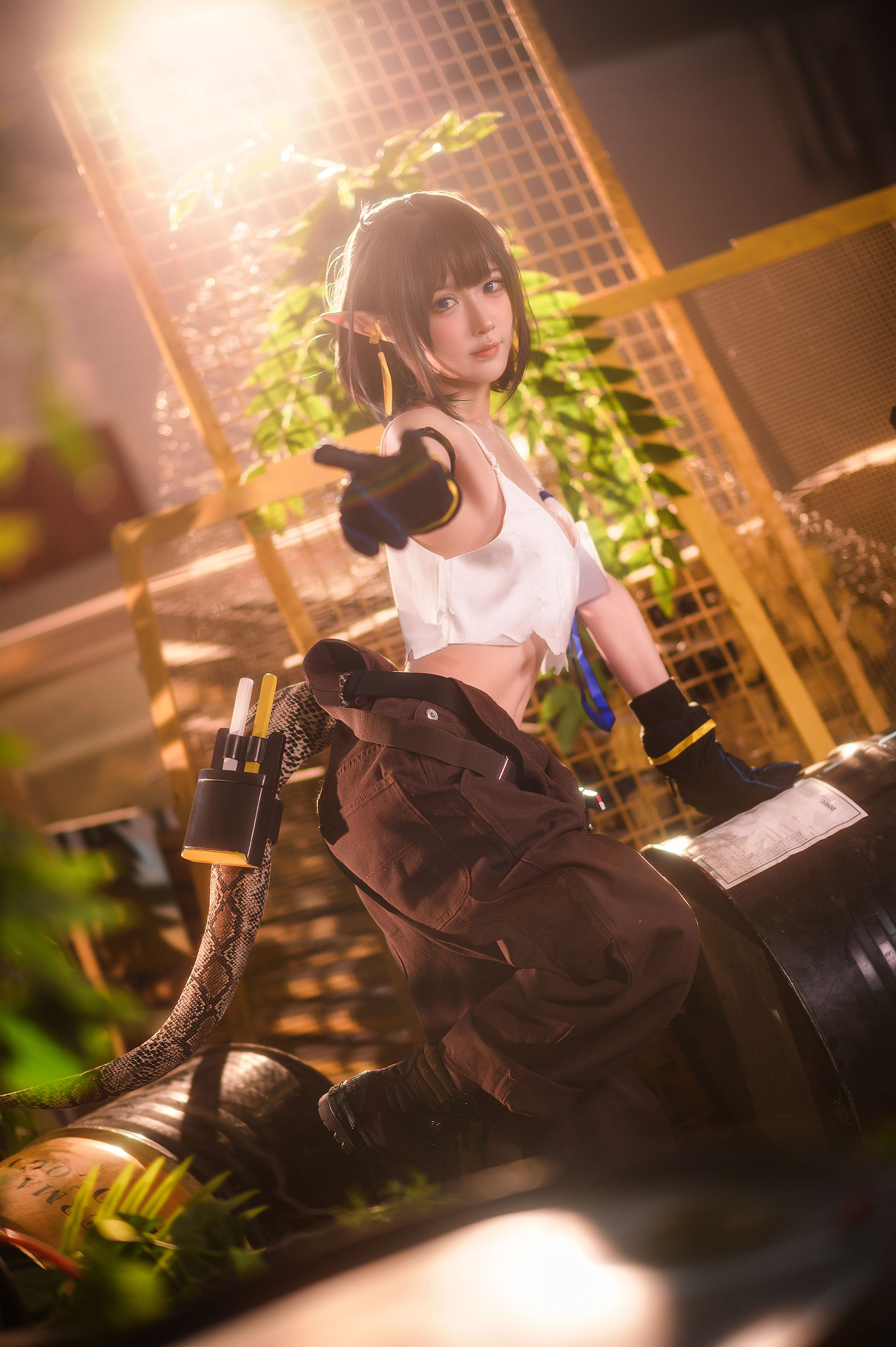 [网红COSER] 动漫博主阿包也是兔娘 - 明日方舟 森蚺/(33P)