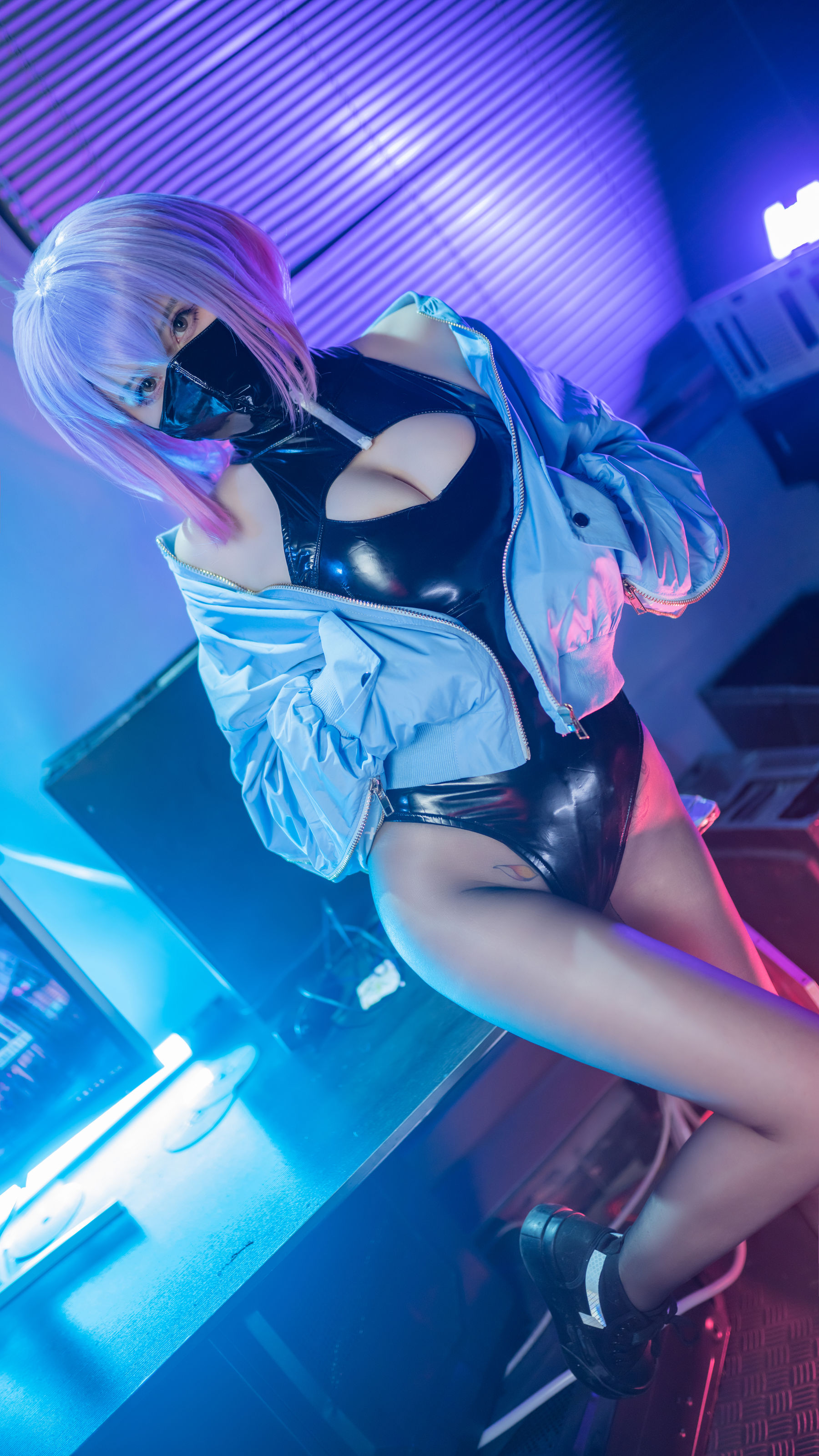 [网红COSER] 蜜蜜子Kimmie - Luna胶衣/(17P)