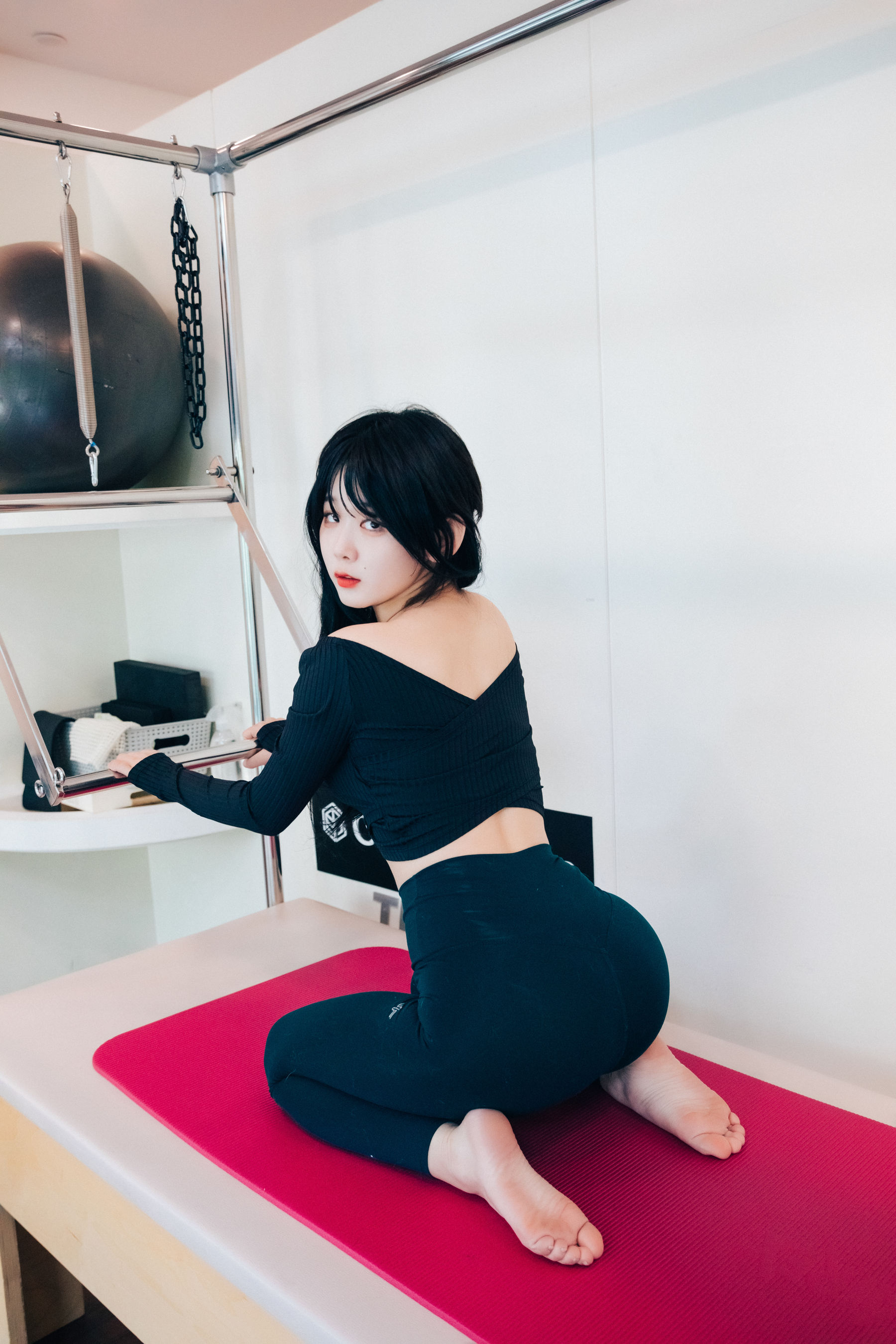 [LOOZY]  Zia - Pilates instructor/(109P)