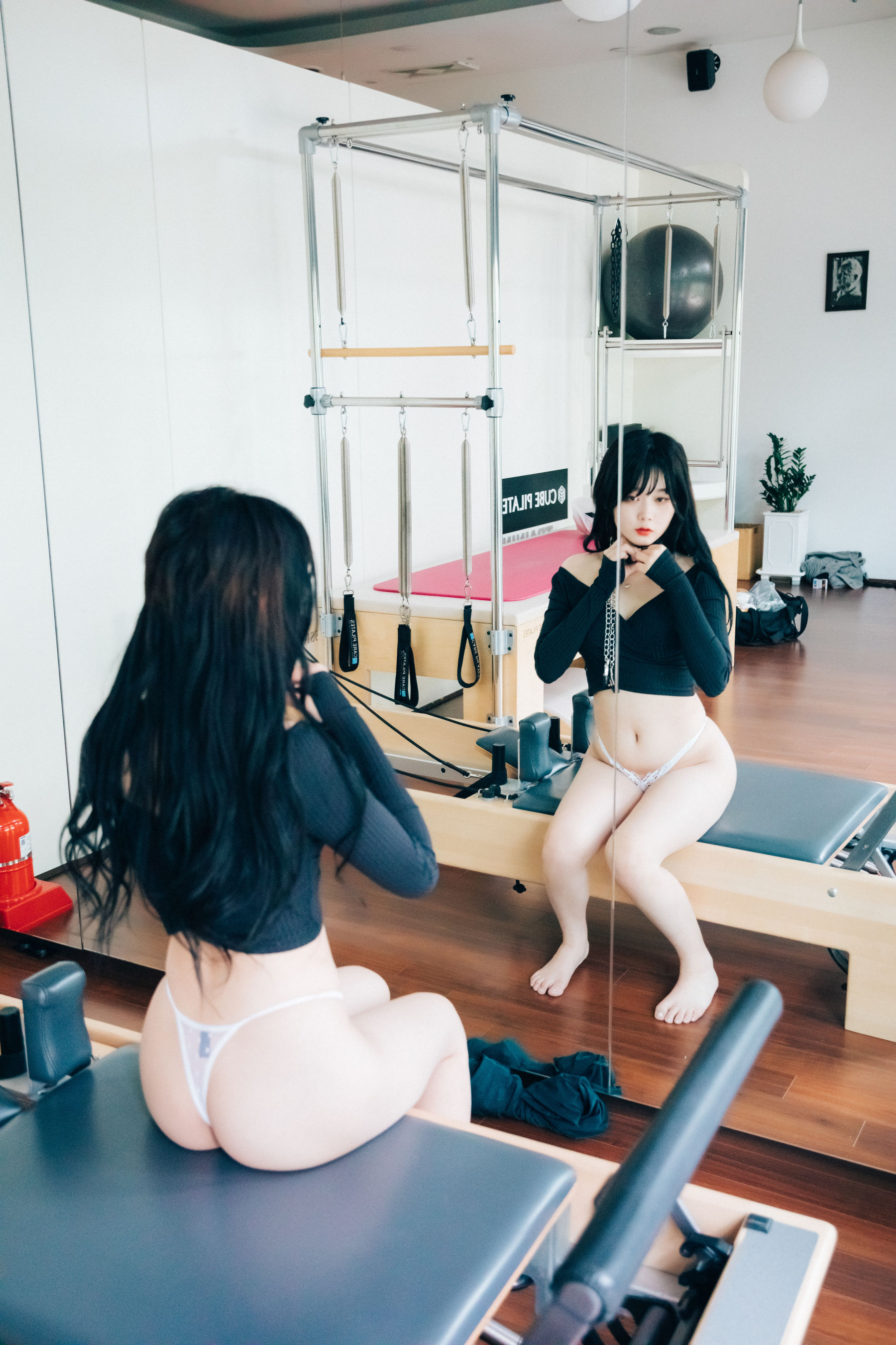 [LOOZY]  Zia - Pilates instructor/(109P)