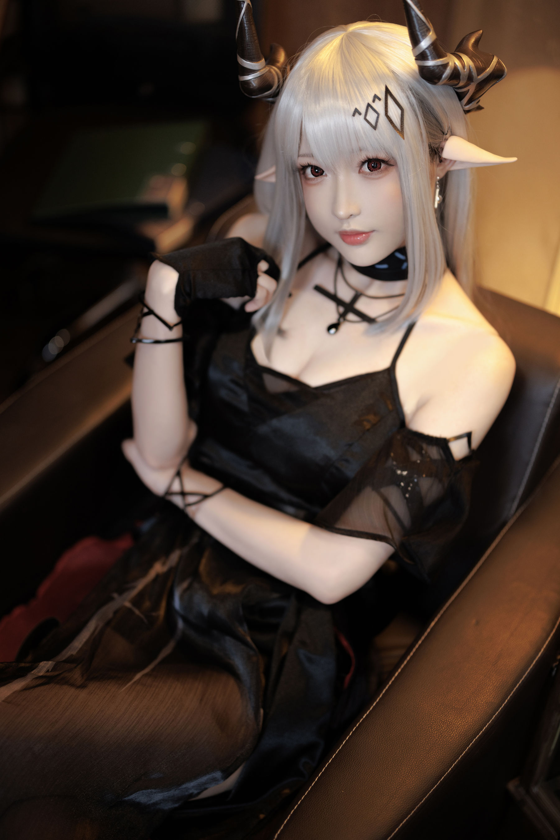 [福利COS] Coser小姐姐南宫 - 泥岩 礼服/(21P)