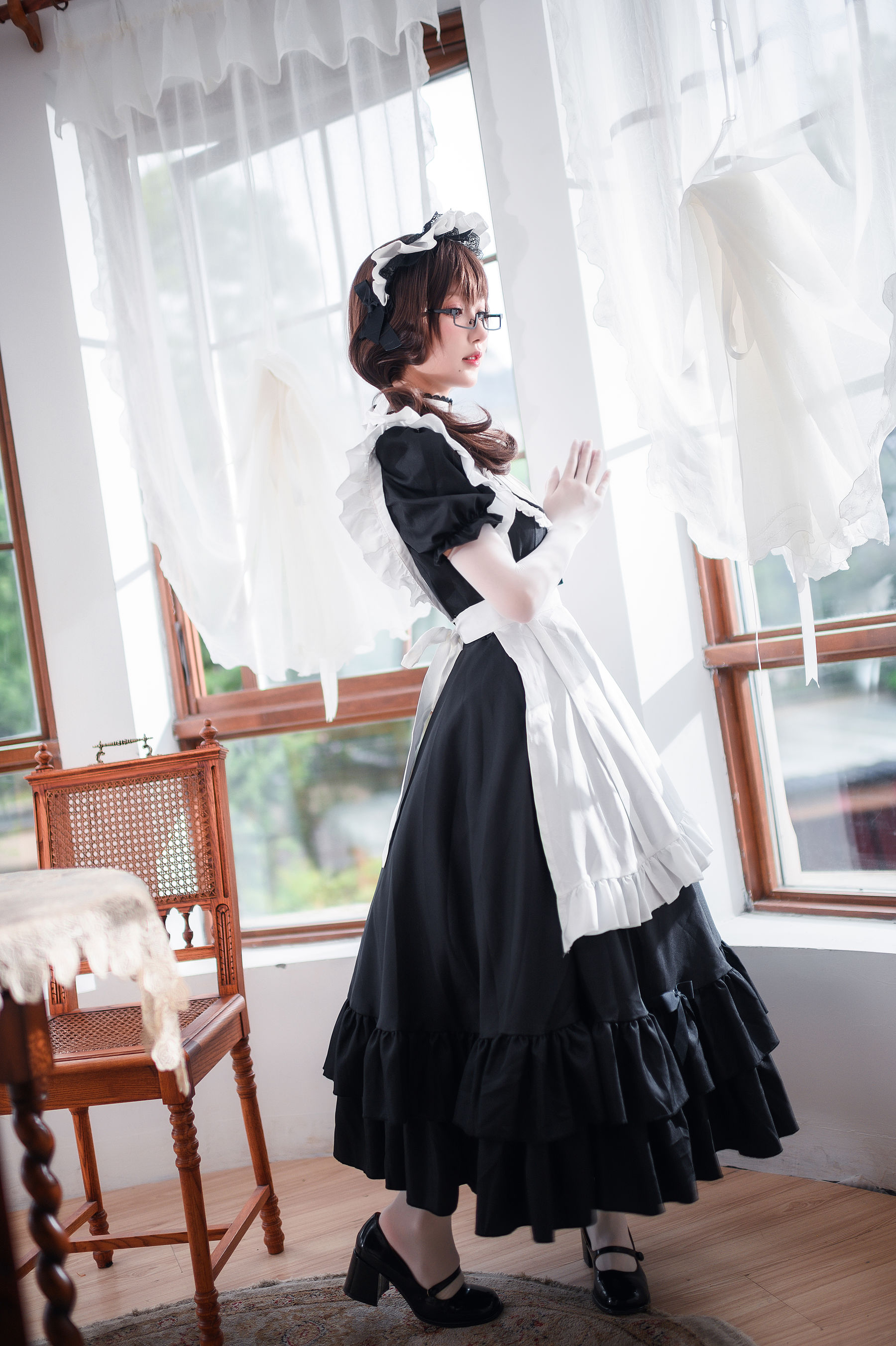 [福利COS] 动漫博主阿包也是兔娘 - 传统长裙女仆/(47P)