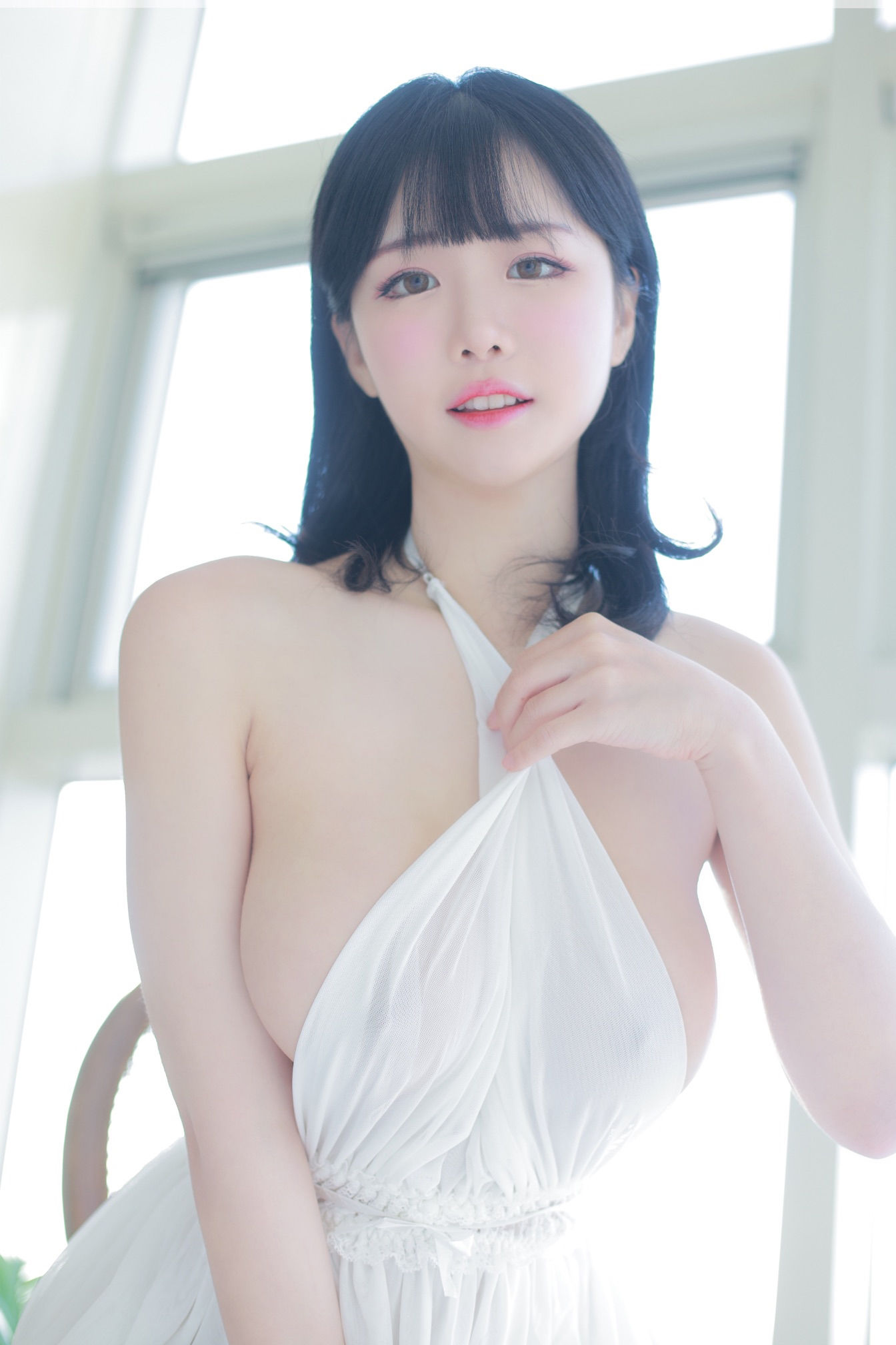 [福利COS] 韩网可爱性感网红Addielyn - December 2021 Girl in white/(25P)