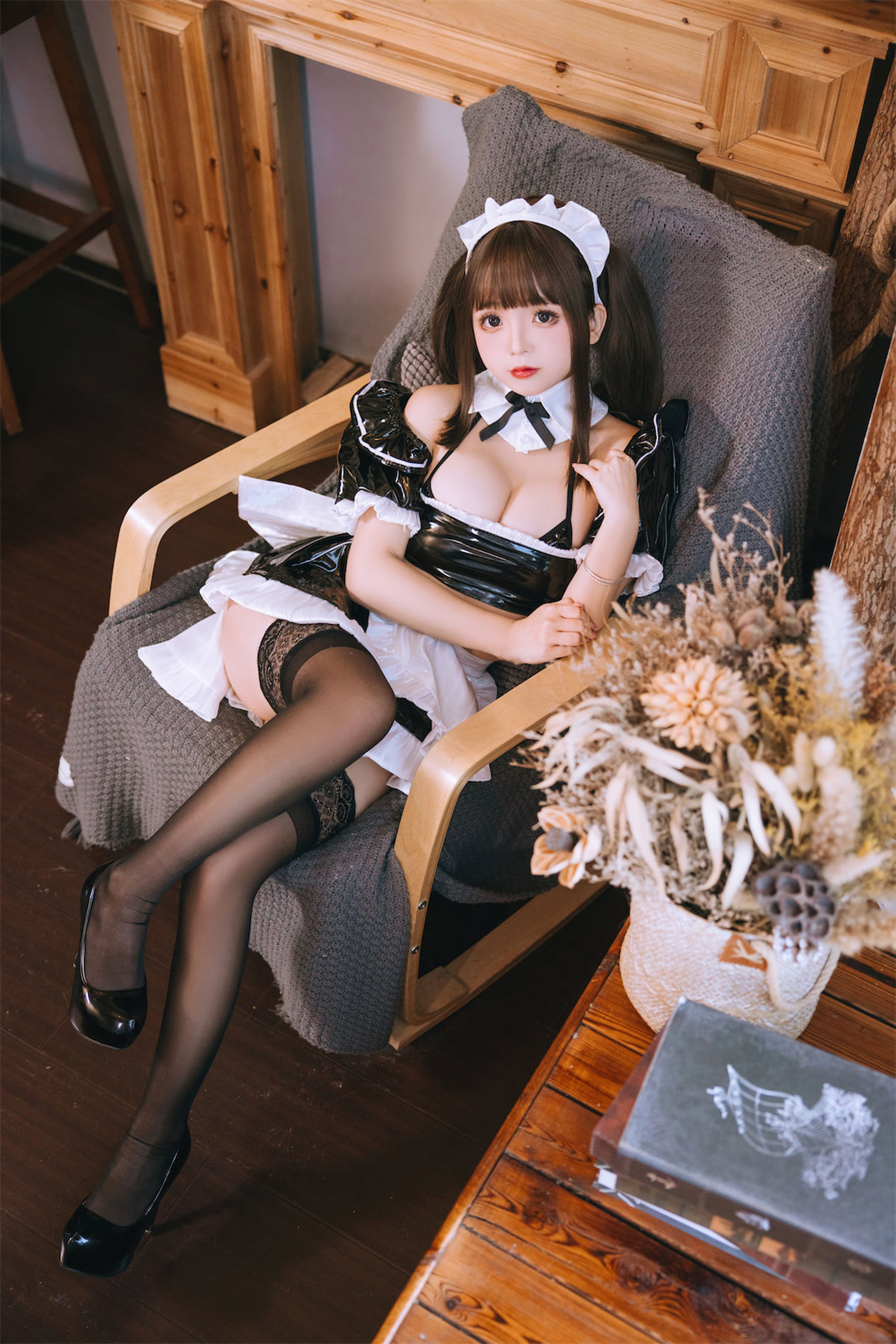 [福利COS] Cosplay日奈娇 - 皮质女仆/(75P)