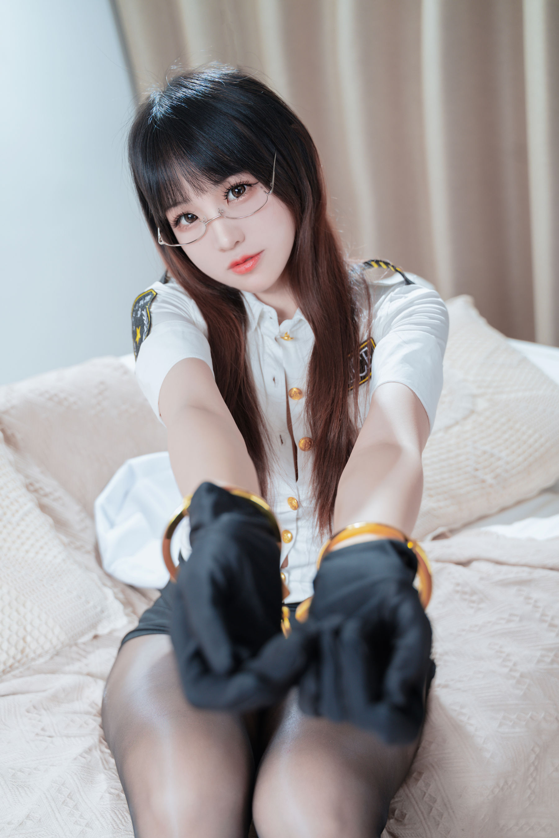 [福利COS] miko酱ww - 缠绕女警/(45P)