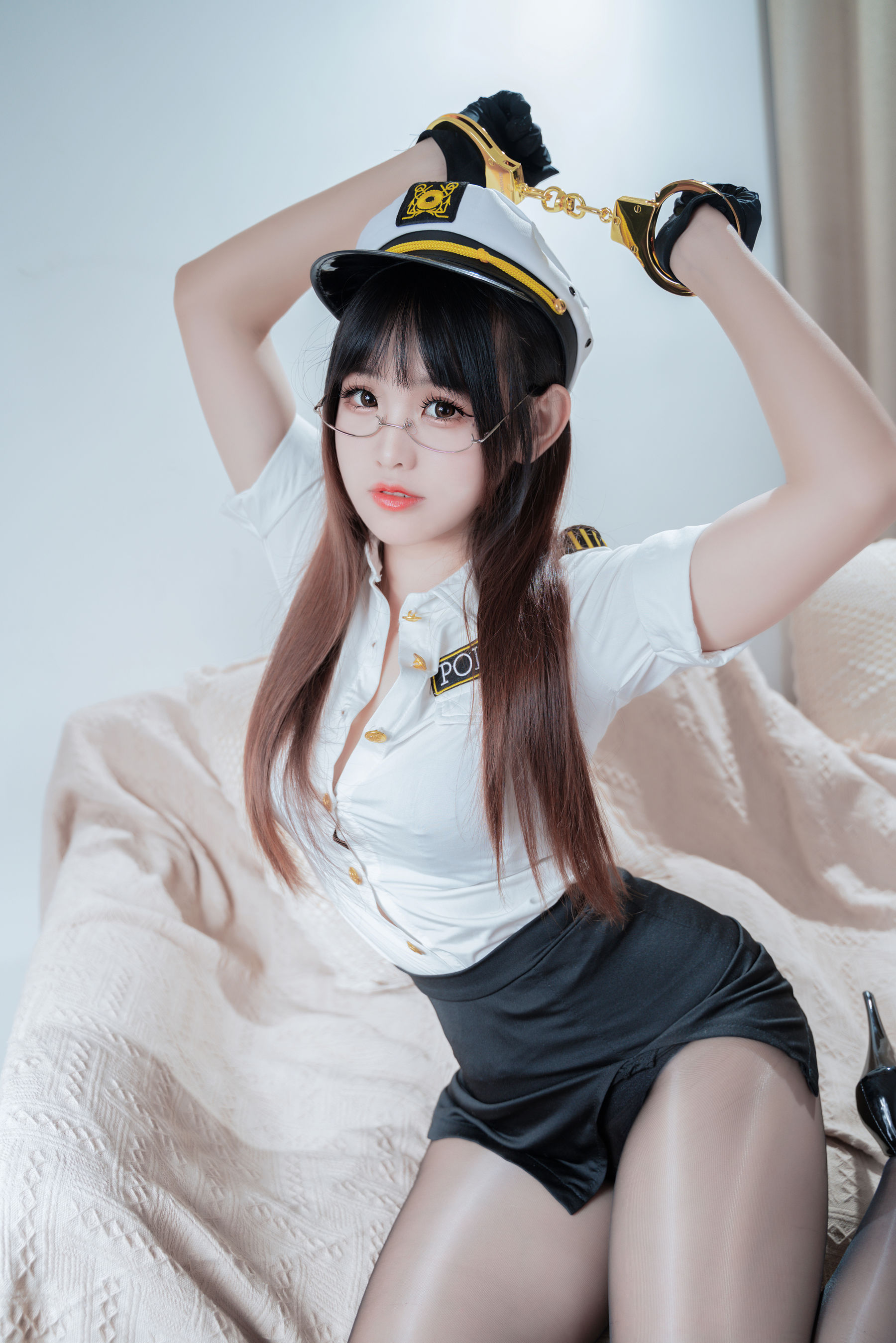 [福利COS] miko酱ww - 缠绕女警/(45P)