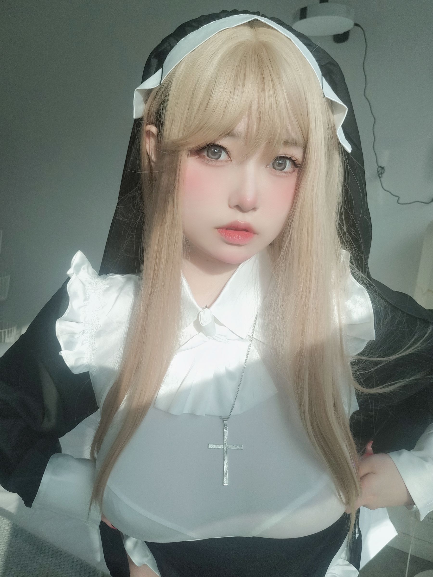 [福利COS] 女主K - 修女/(80P)