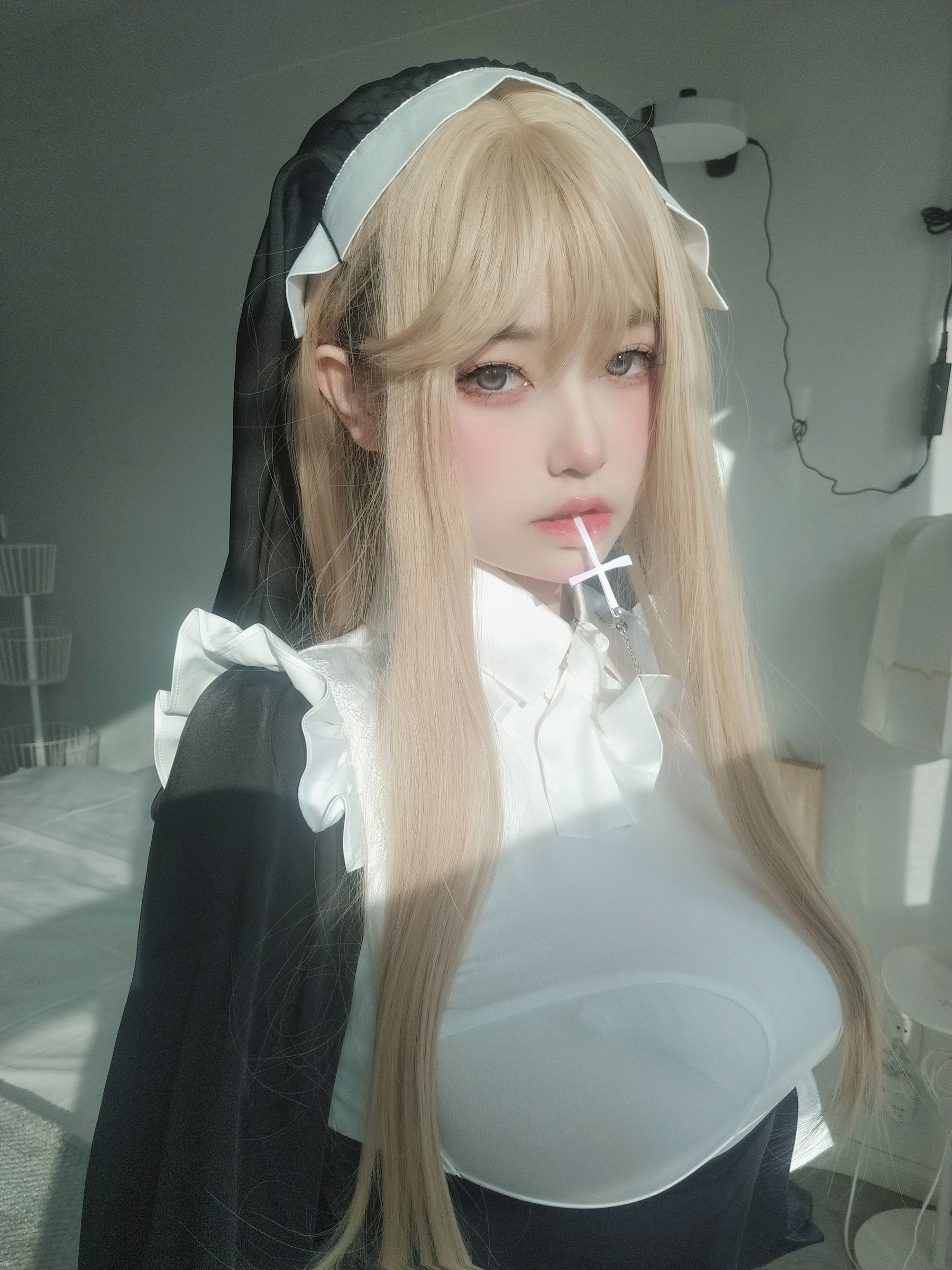 [福利COS] 女主K - 修女/(80P)