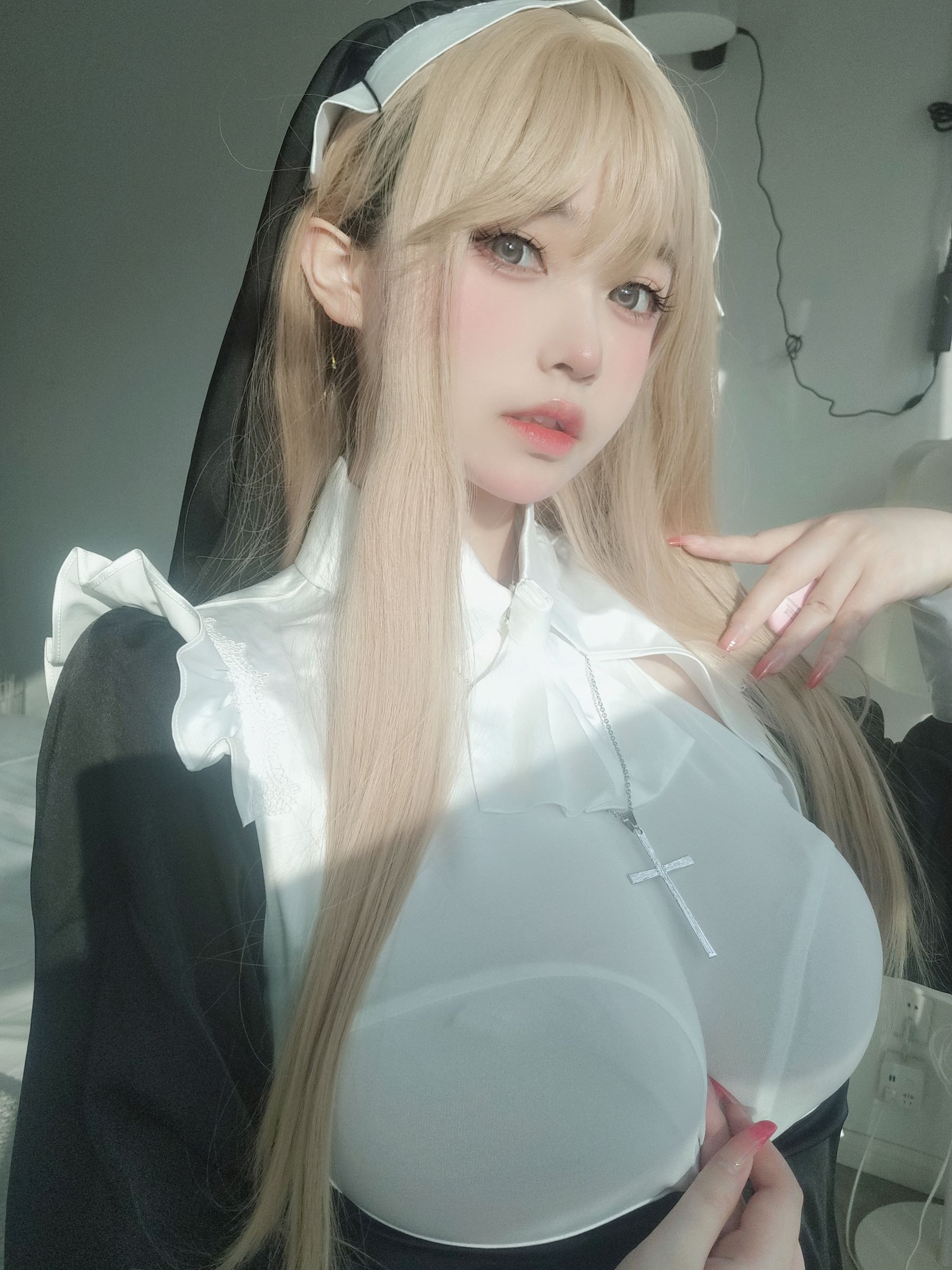 [福利COS] 女主K - 修女/(80P)