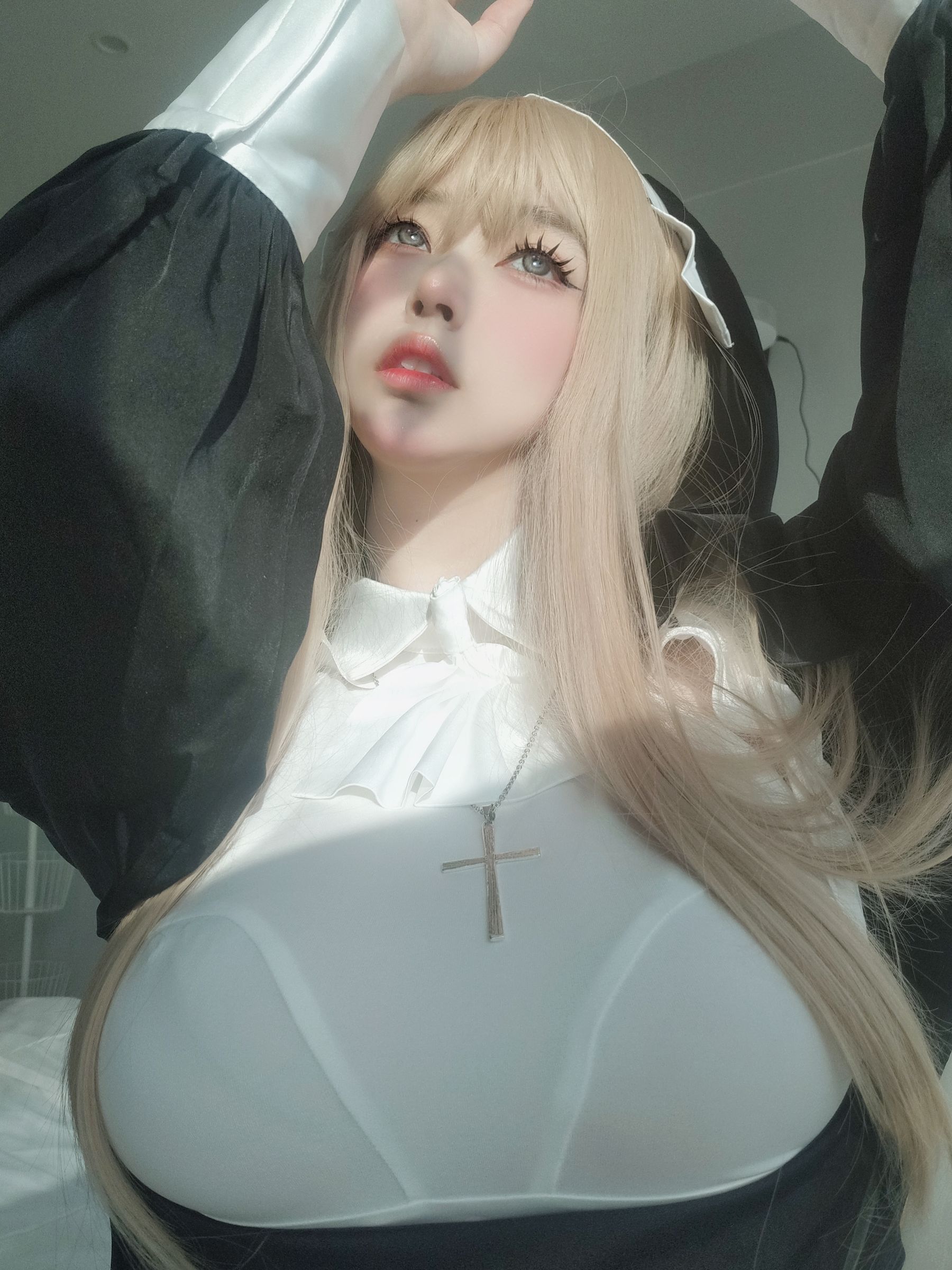 [福利COS] 女主K - 修女/(80P)