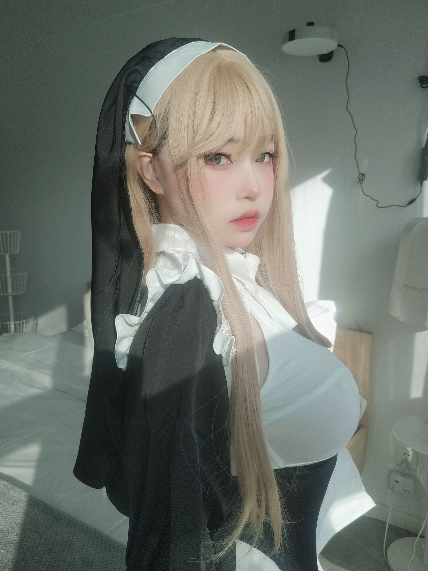 [福利COS] 女主K - 修女/(80P)