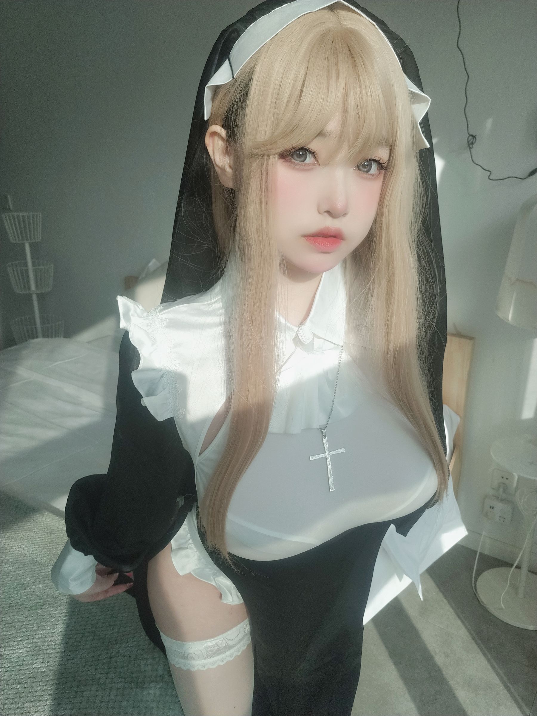 [福利COS] 女主K - 修女/(80P)