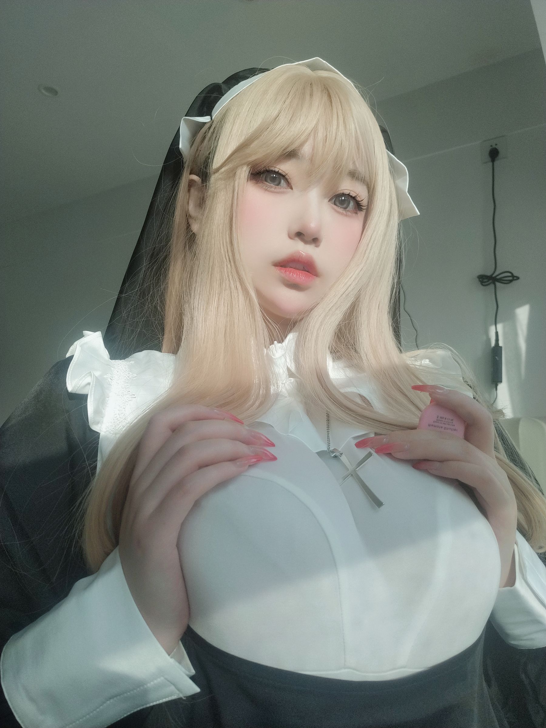 [福利COS] 女主K - 修女/(80P)