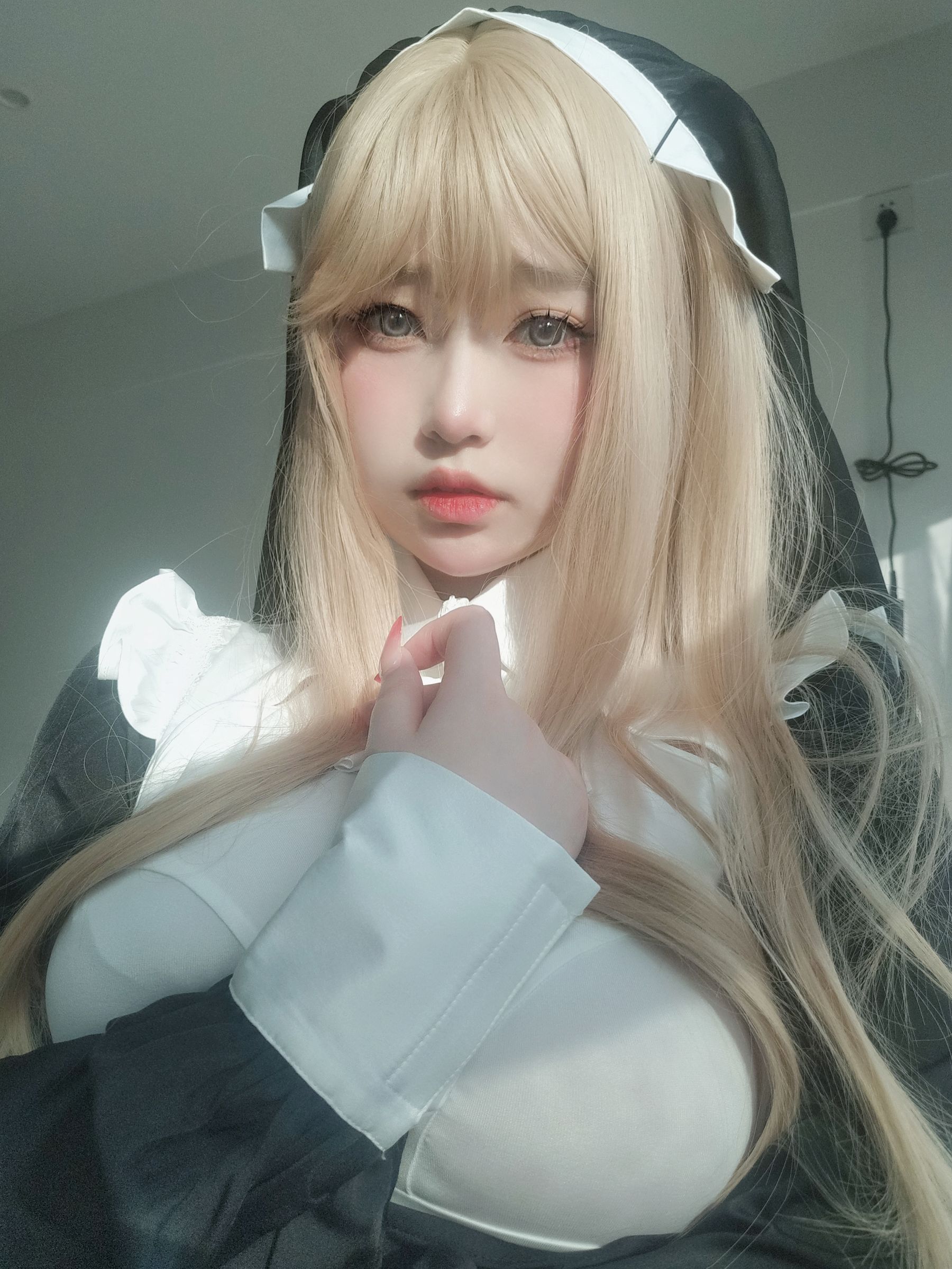 [福利COS] 女主K - 修女/(80P)