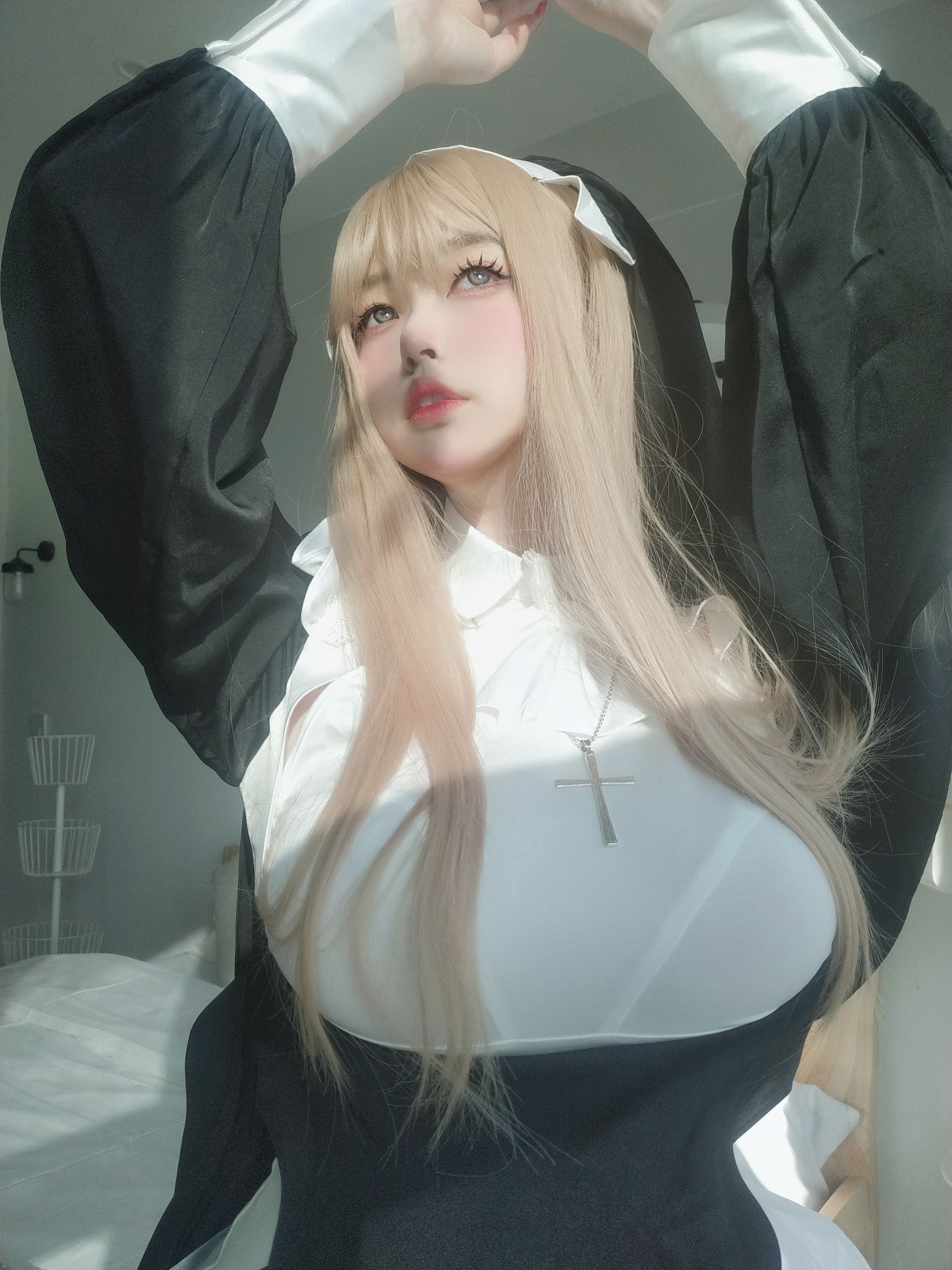 [福利COS] 女主K - 修女/(80P)