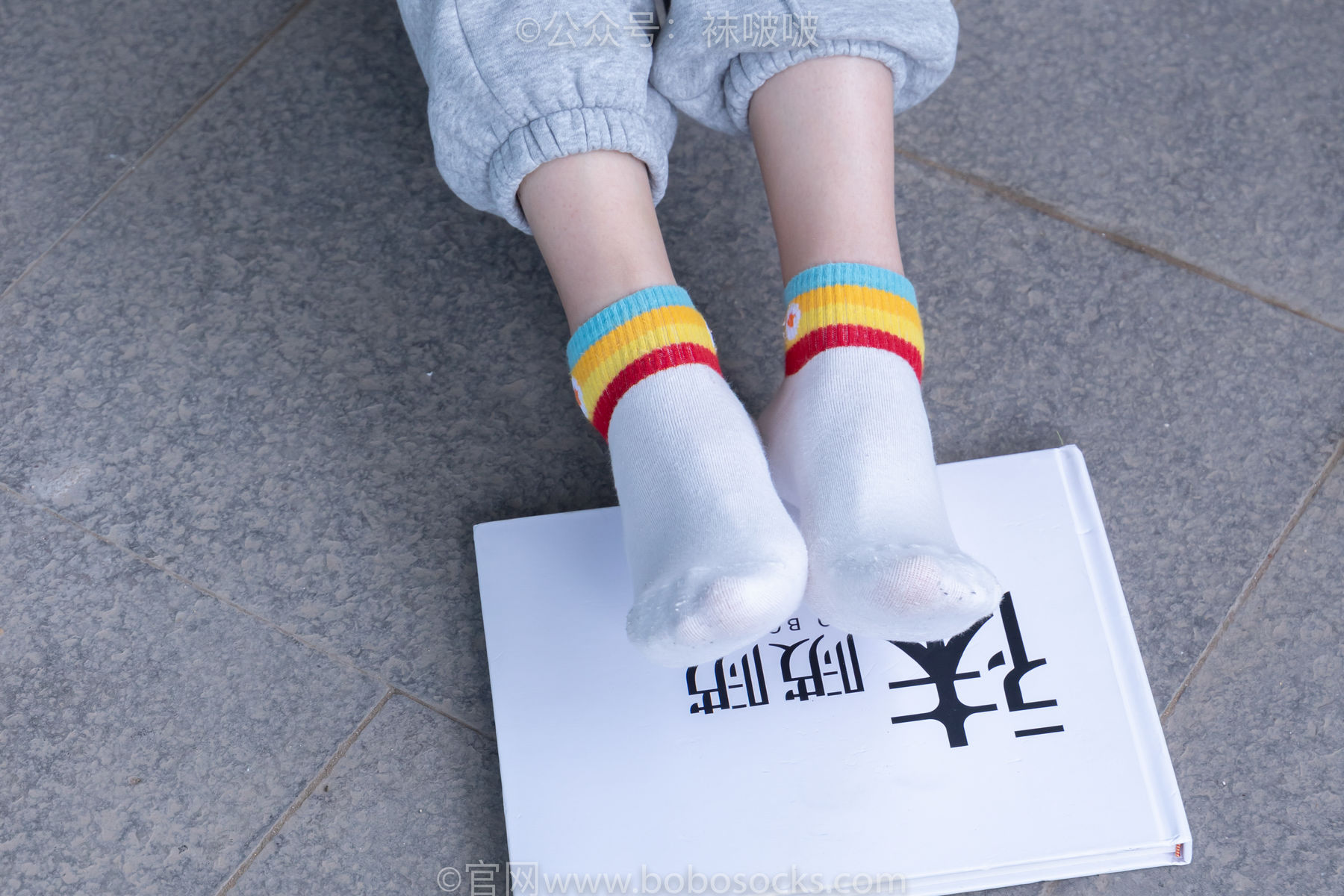 BoBoSocks袜啵啵 No.012 泡芙-运动鞋、白棉袜、裸足/(132P)