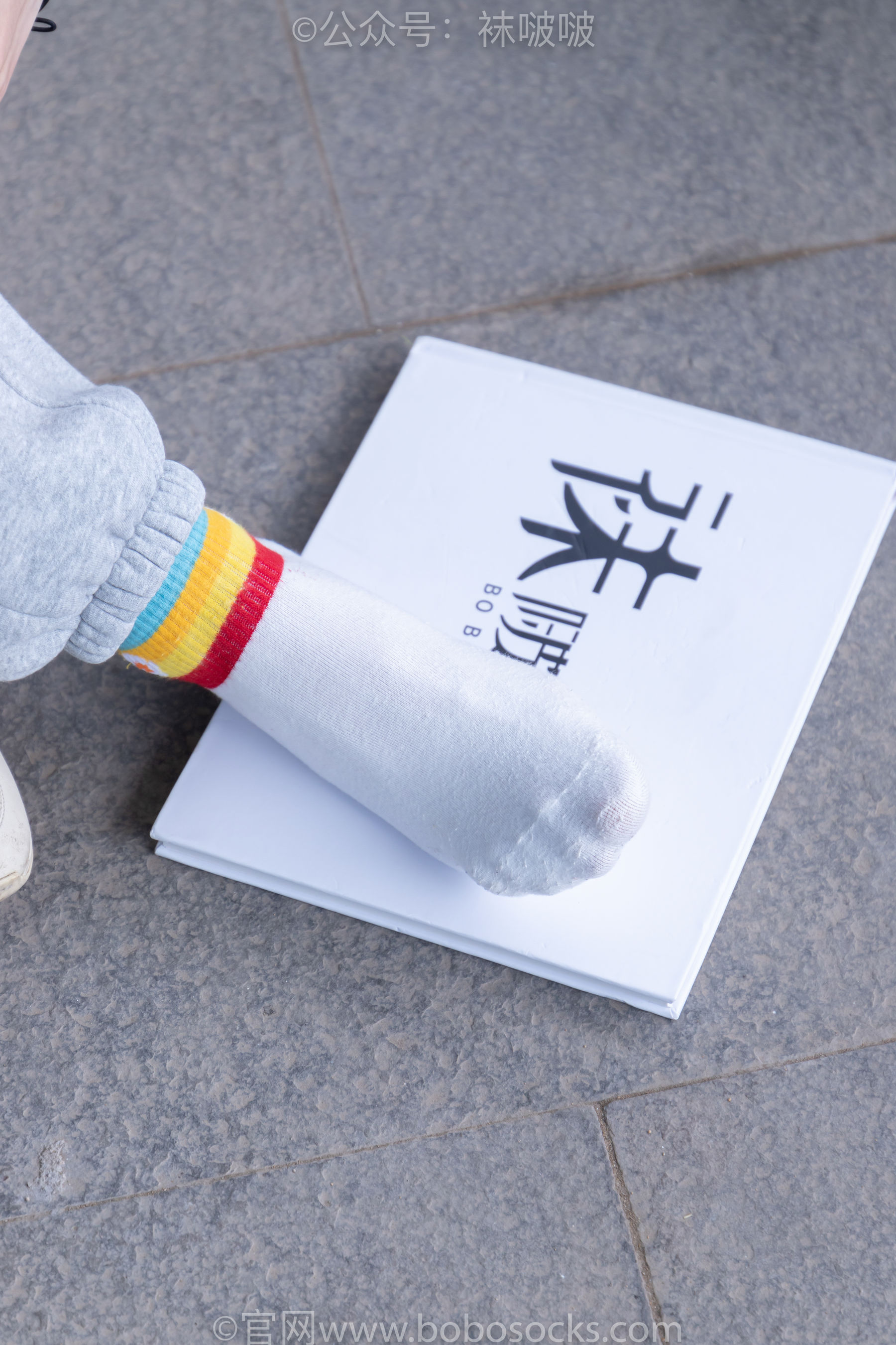 BoBoSocks袜啵啵 No.012 泡芙-运动鞋、白棉袜、裸足/(132P)