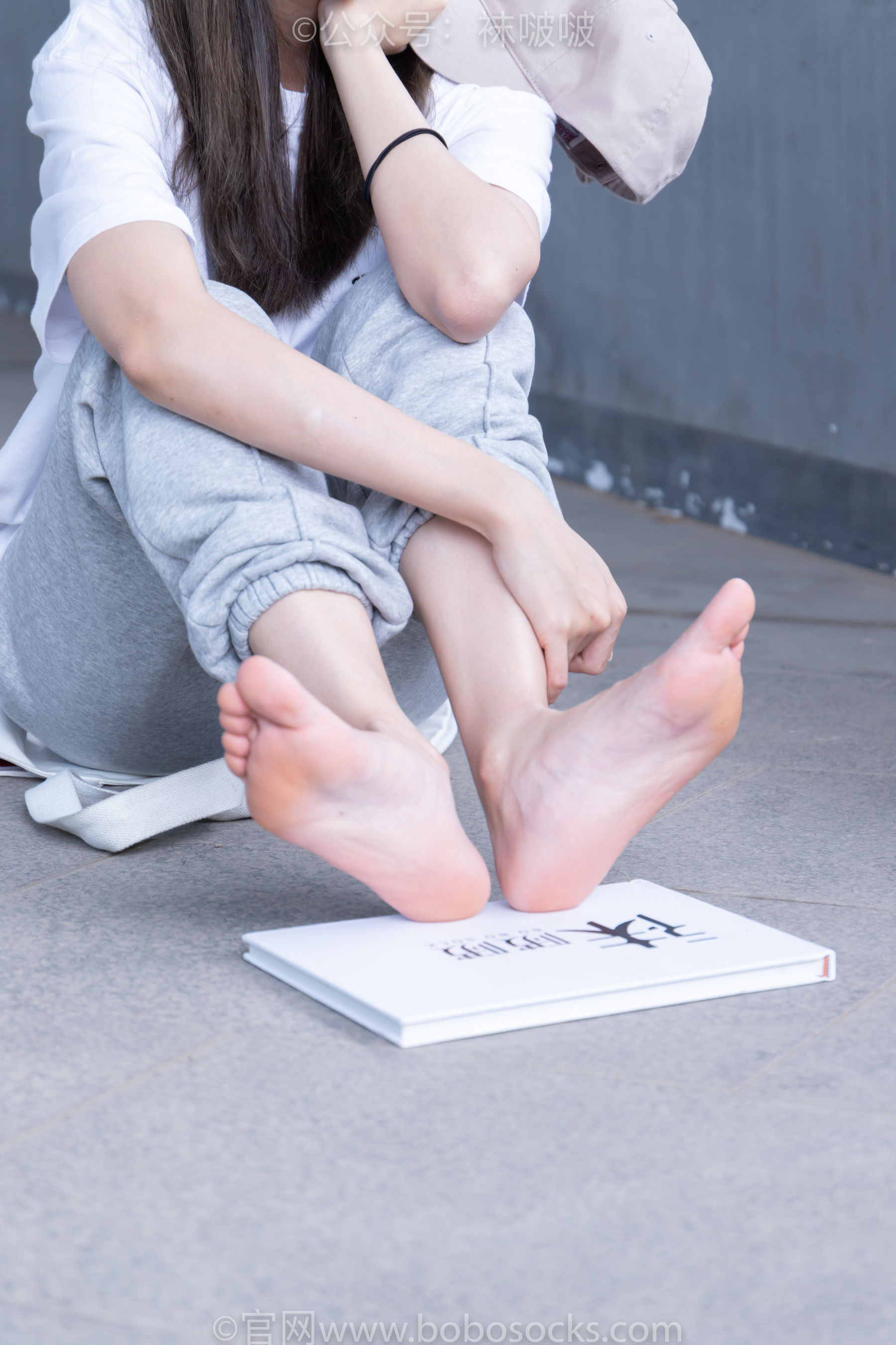 BoBoSocks袜啵啵 No.012 泡芙-运动鞋、白棉袜、裸足/(132P)