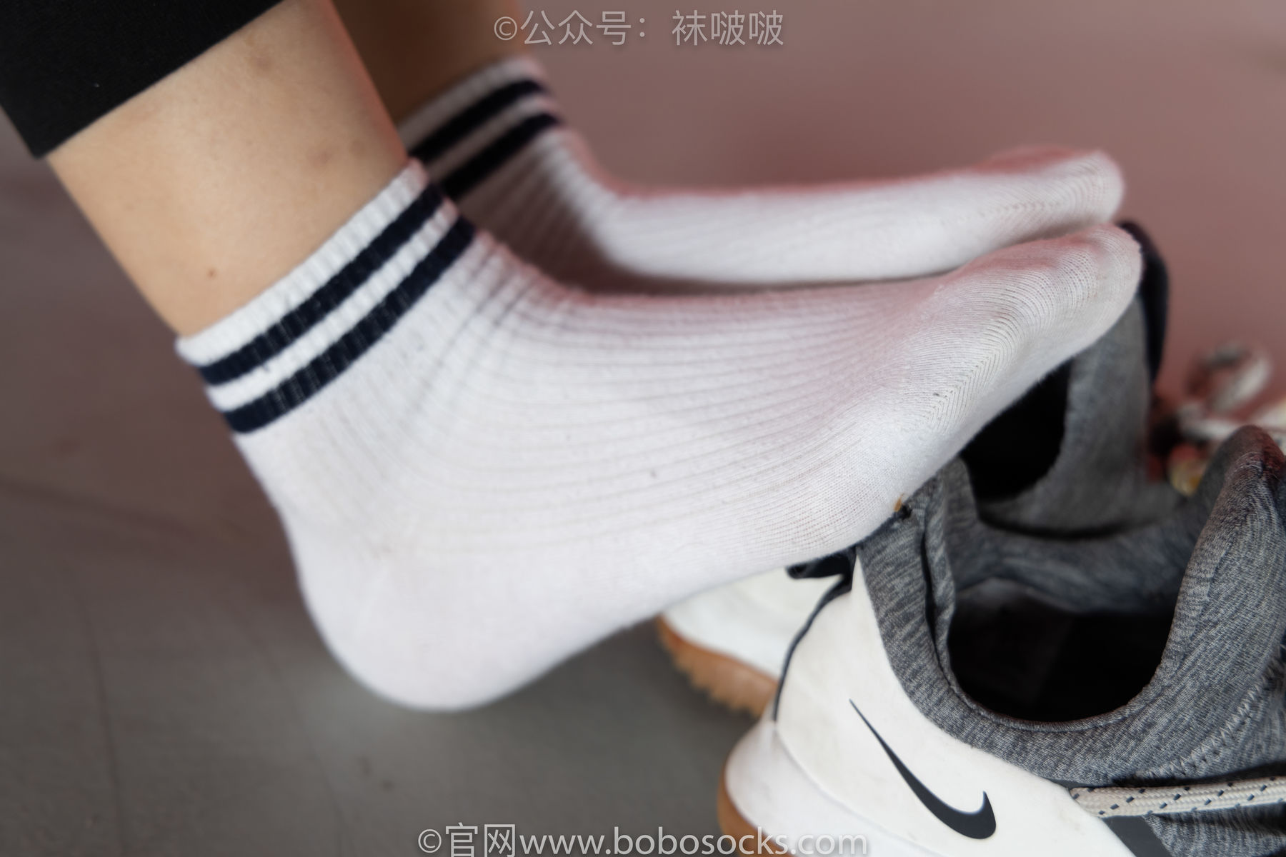 BoBoSocks袜啵啵 No.018 木木-运动鞋、白棉袜、裸足/(136P)