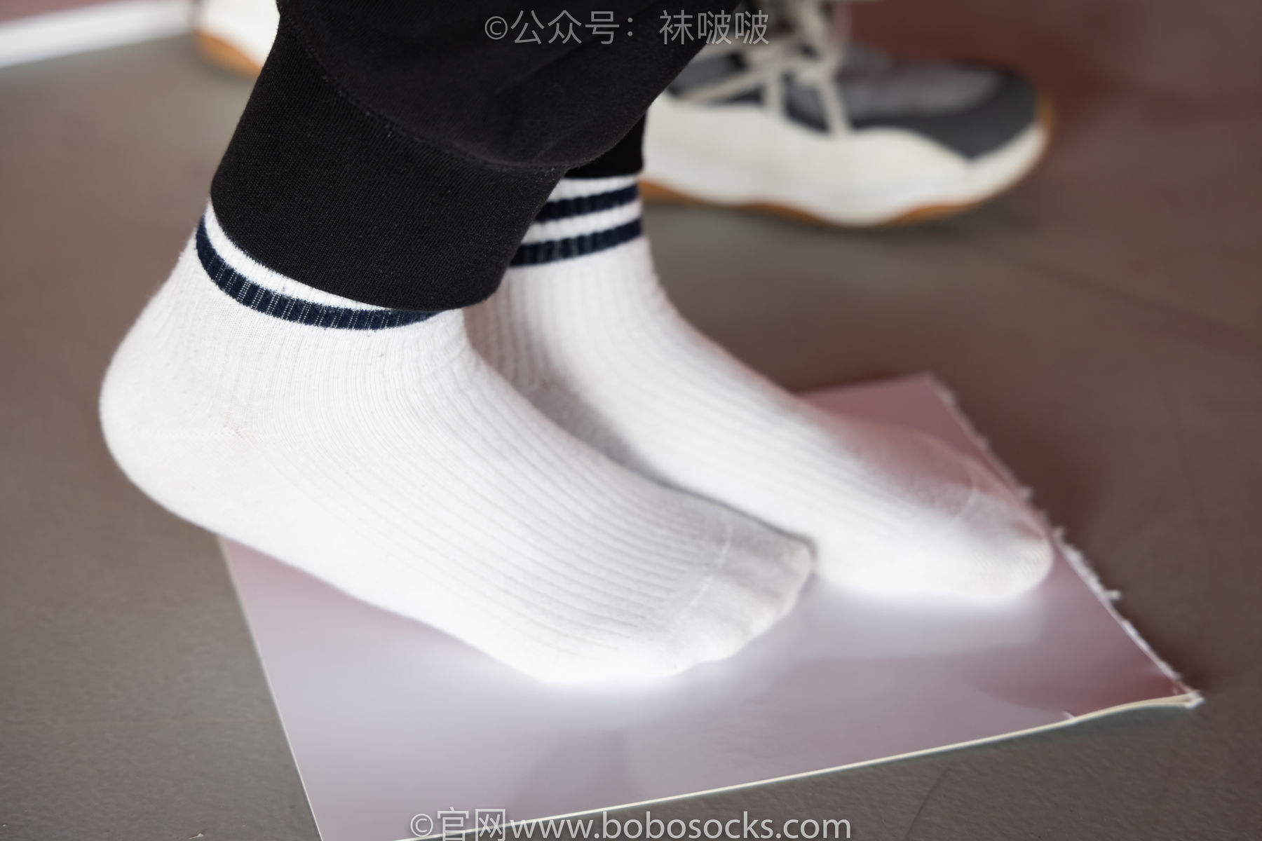 BoBoSocks袜啵啵 No.018 木木-运动鞋、白棉袜、裸足/(136P)