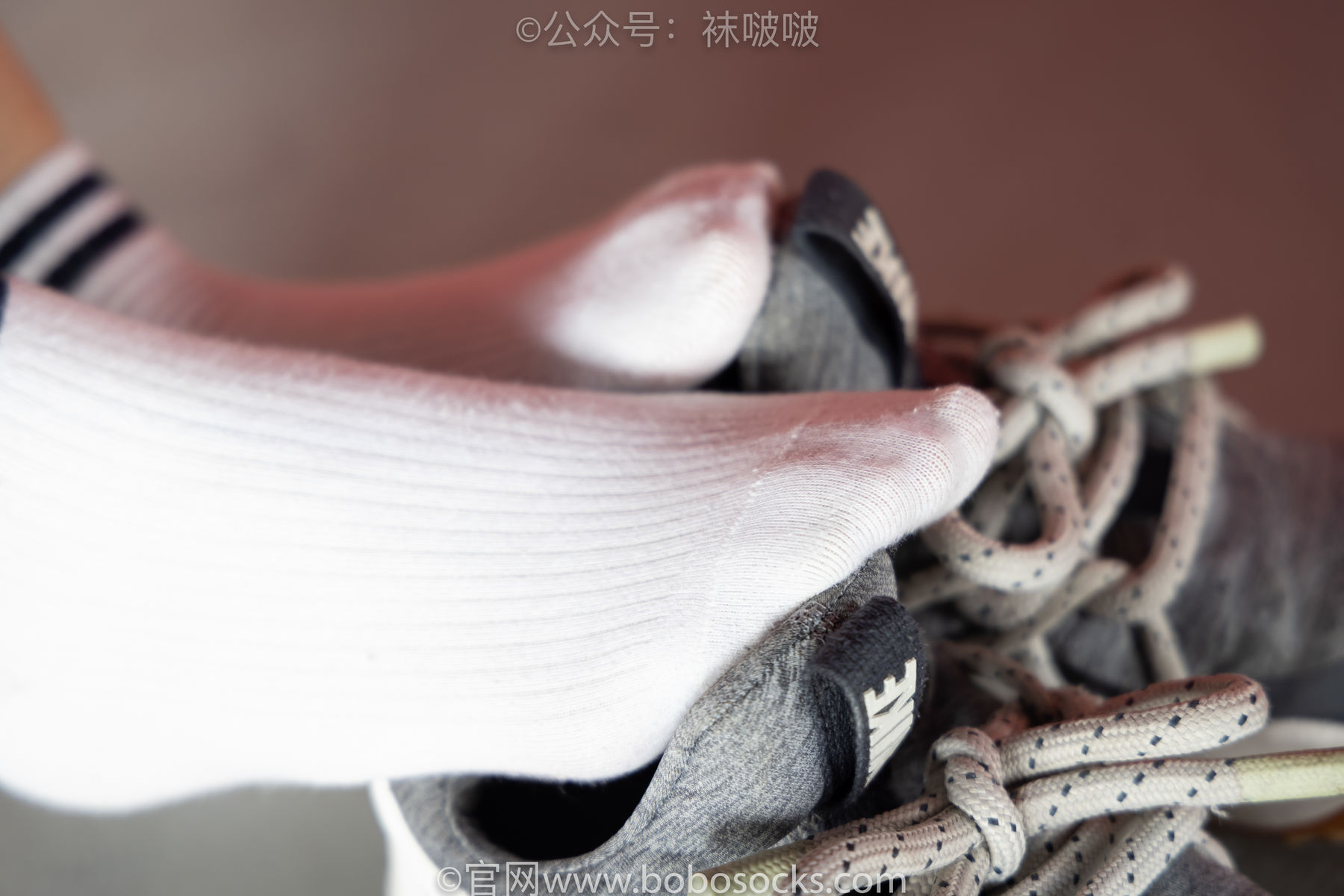 BoBoSocks袜啵啵 No.018 木木-运动鞋、白棉袜、裸足/(136P)