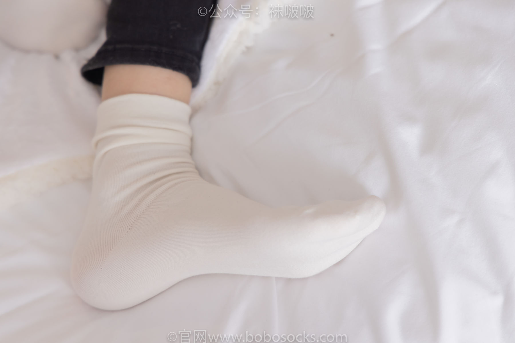 BoBoSocks袜啵啵 No.055 稚予-斯凯奇运动鞋、白棉袜、黑棉袜/(139P)