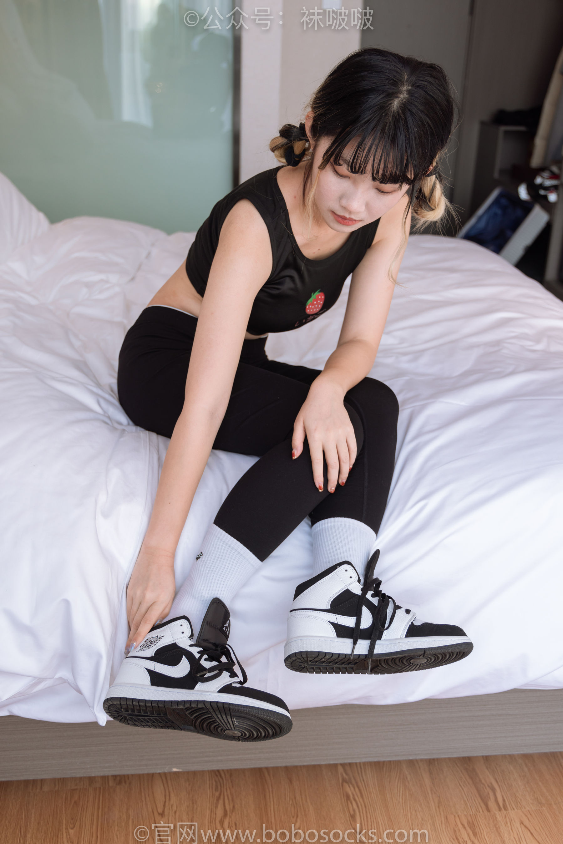 BoBoSocks袜啵啵 No.059 砂糖-AJ板鞋、白棉袜、裸足/(142P)