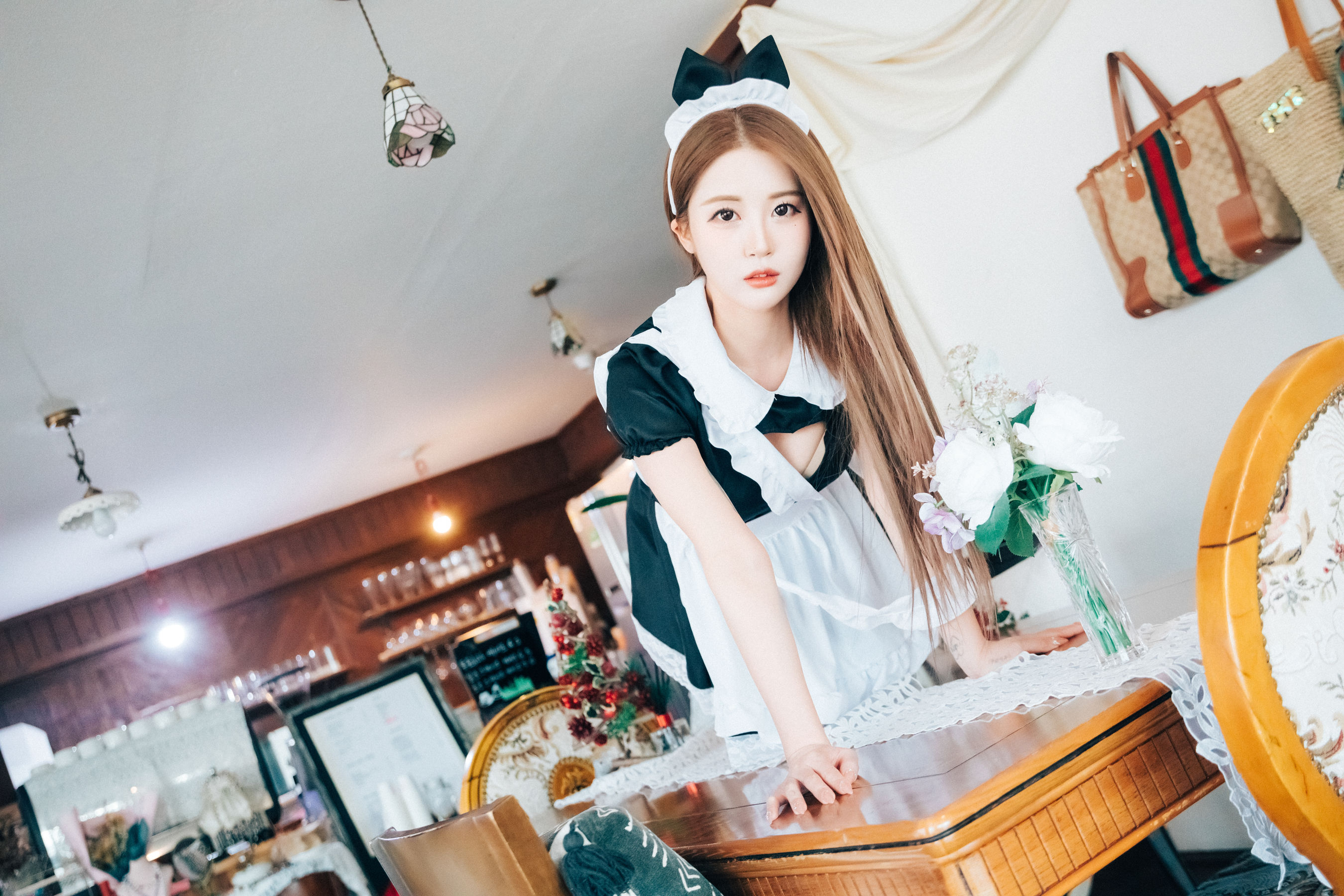 [LOOZY] Bomi - Maid cafe/(174P)