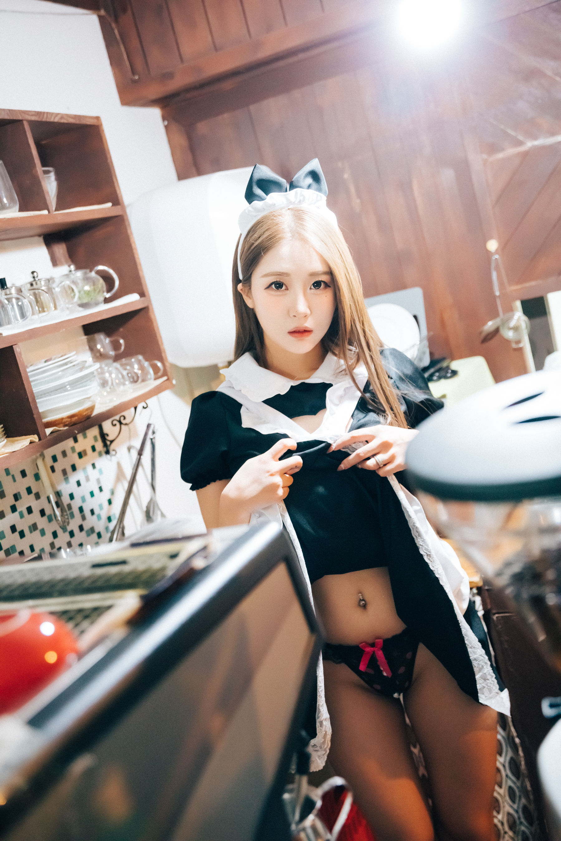 [LOOZY] Bomi - Maid cafe/(174P)